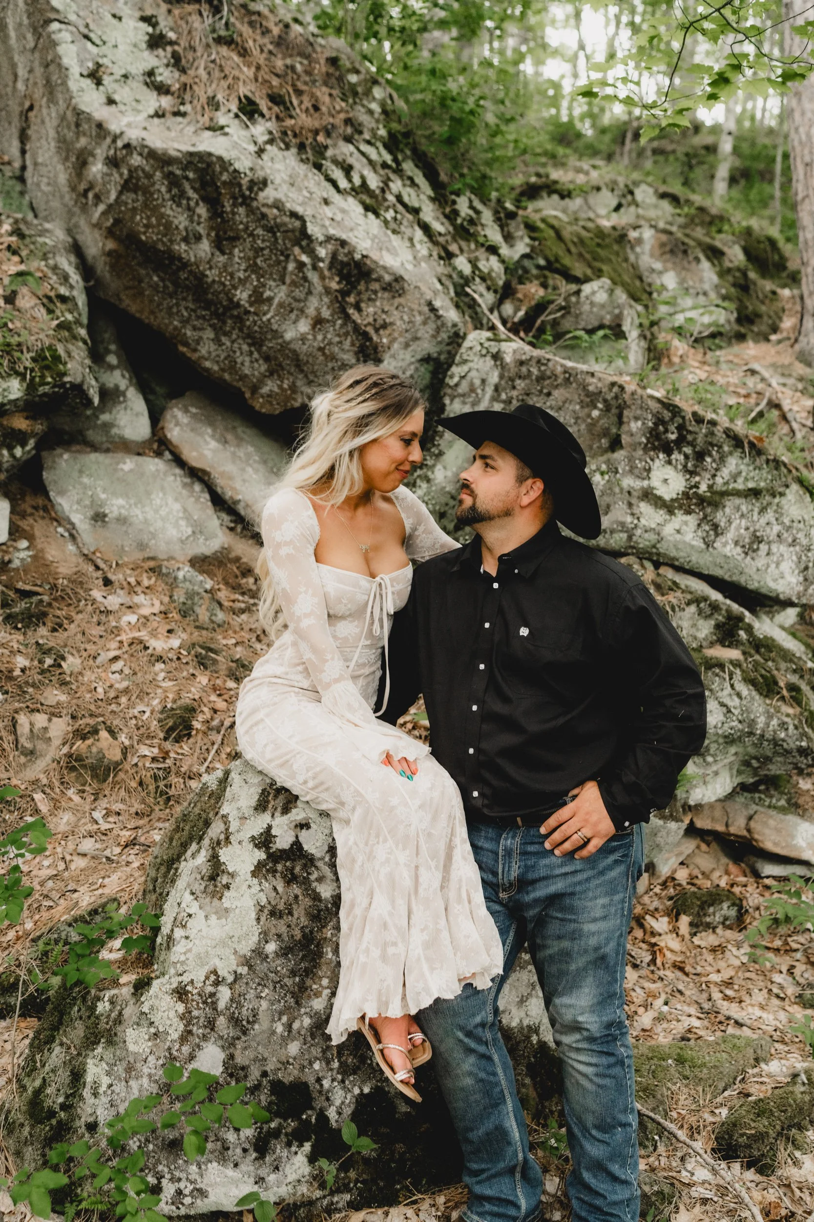 engle-olson-maggie-albert-engagement-session-previews- (33 of 45).jpg