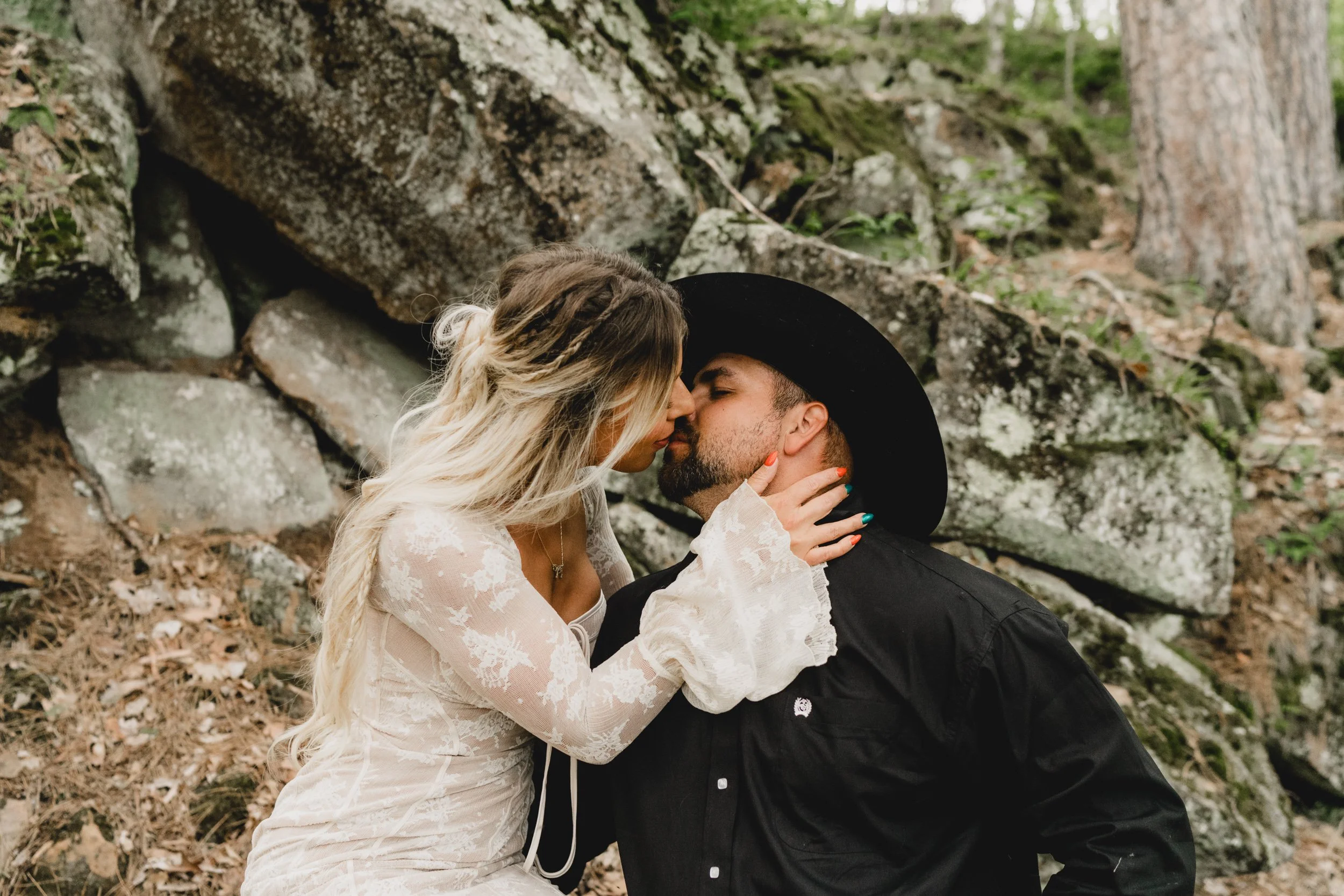 engle-olson-maggie-albert-engagement-session-previews- (34 of 45).jpg