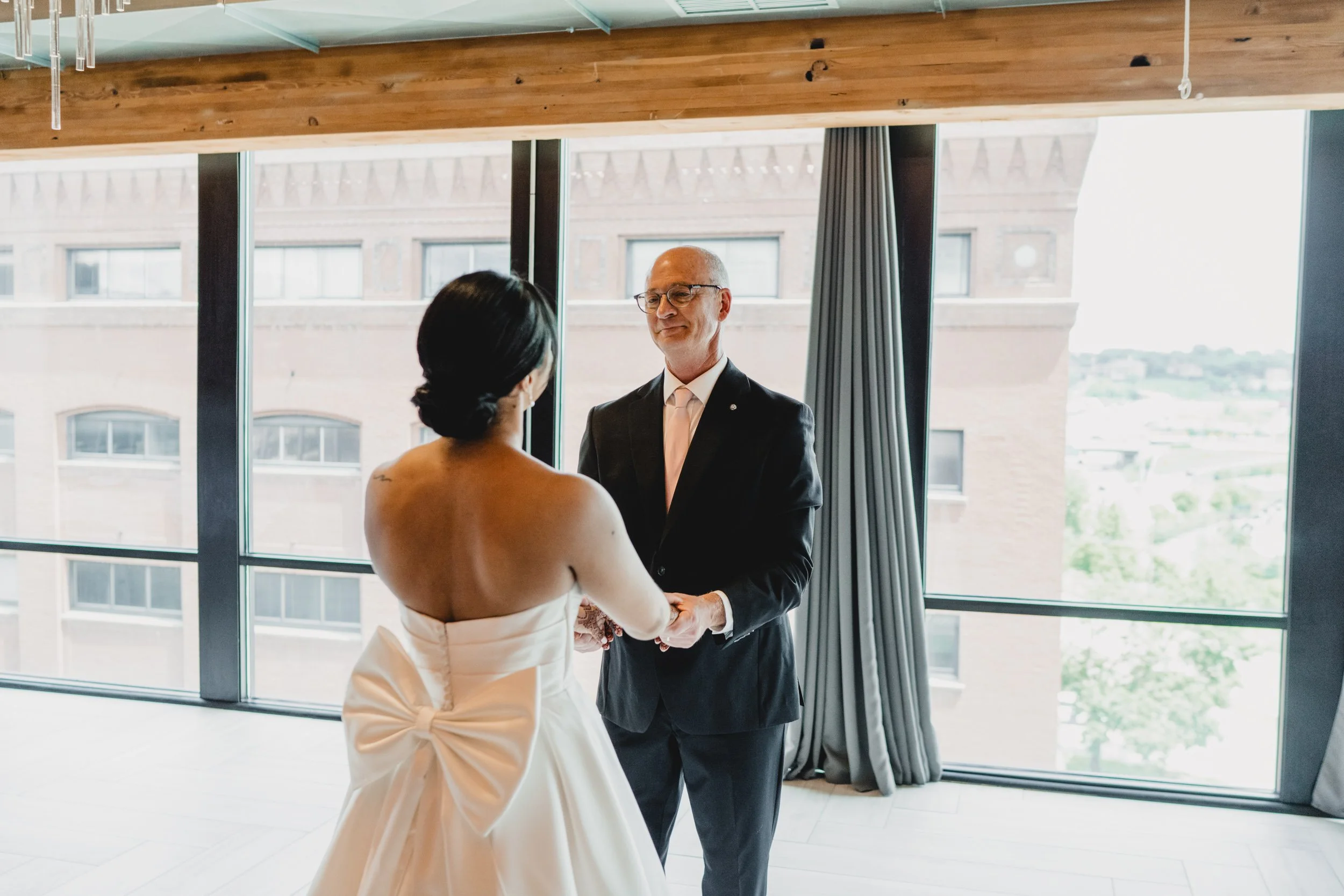 engle-olson-ana-dylan-saint-paul-wedding-previews (4 of 52).jpg