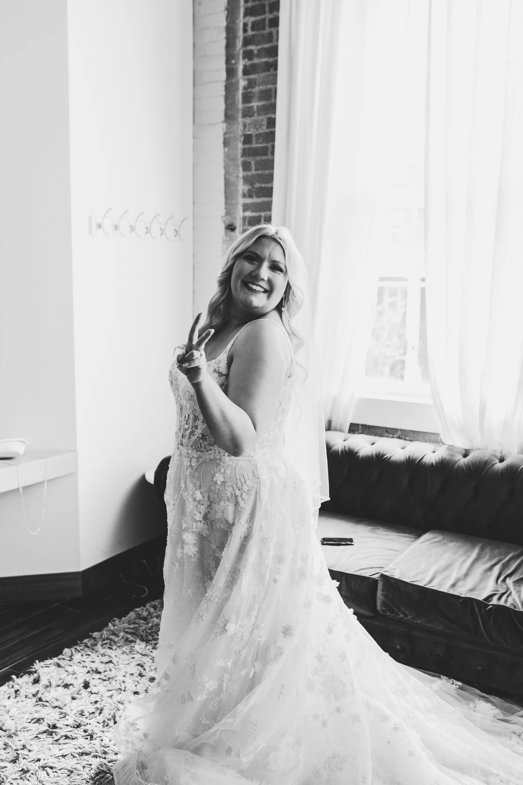 engle-olson-tessa-eric-wedding-previews- (12 of 45).jpg