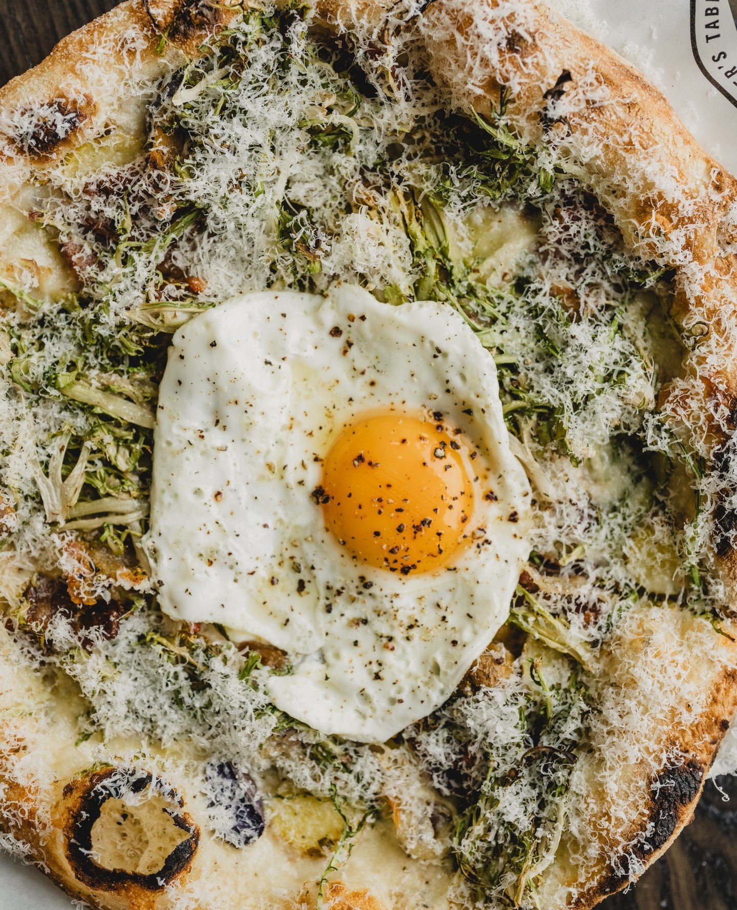 🍳🍕👍🏼👎🏼⁠
Are you an egg-on-a-pizza kinda person? ⁠
⁠Yum. We are. 🤤🤤🤤⁠
⁠
A mixture of menu photos from 2025 shot for @thegrocerstable. If you need some new ✨️prettttyyy✨️ photos for your business or want to see more from The Grocer's Table, li