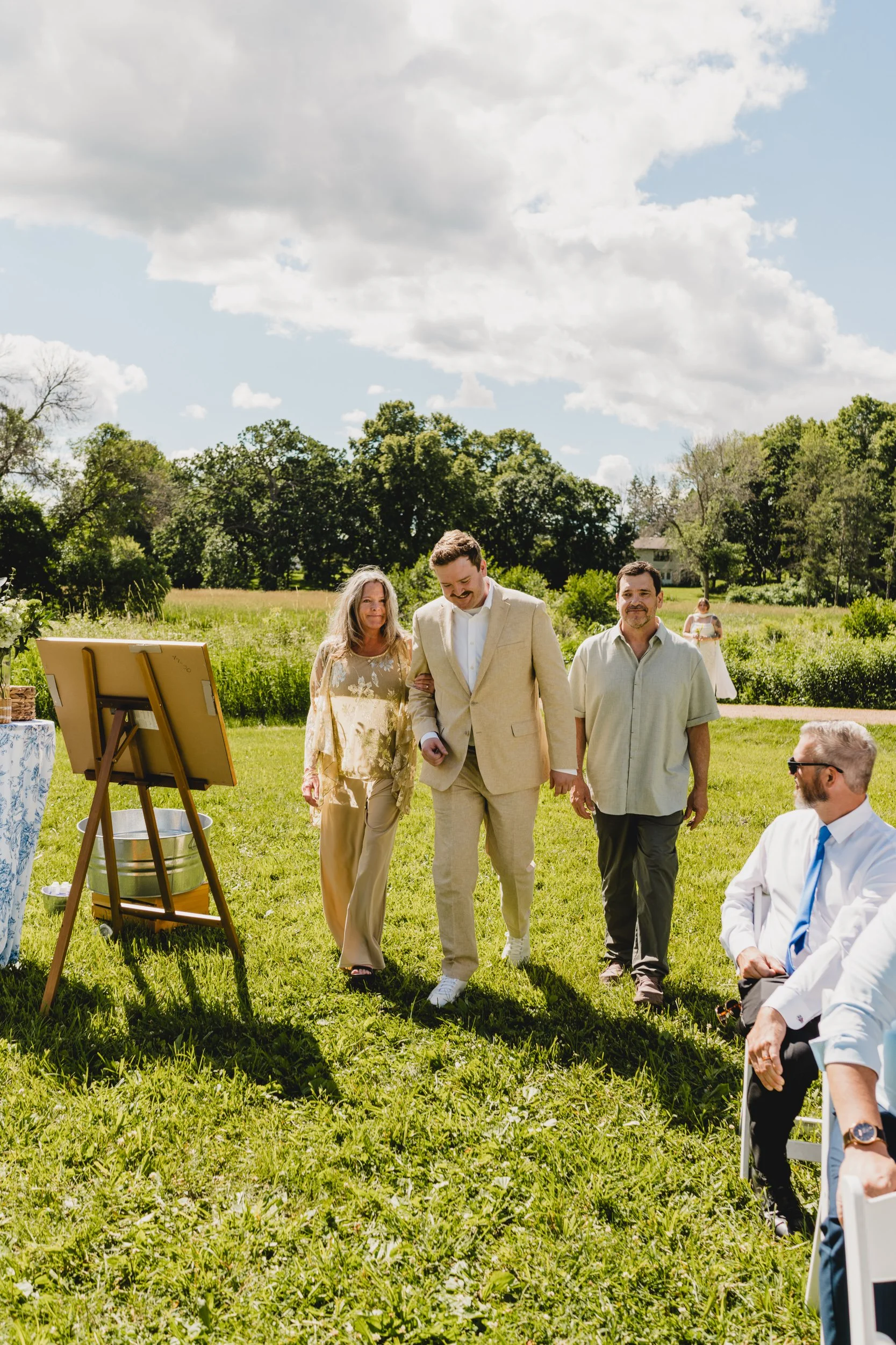 engle-olson-photography-danielle-jackson-mn-landscape-arboretum-wedding-previews-18.jpg