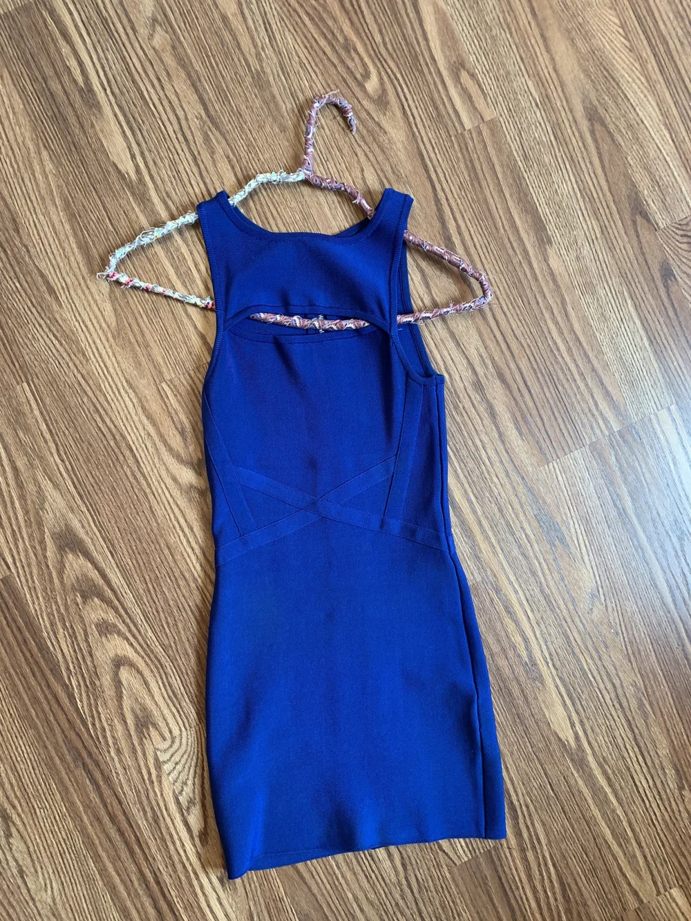FITTED BANDAGE DRESS W/ KEYHOLE size xs  Miss Juli's Boutique