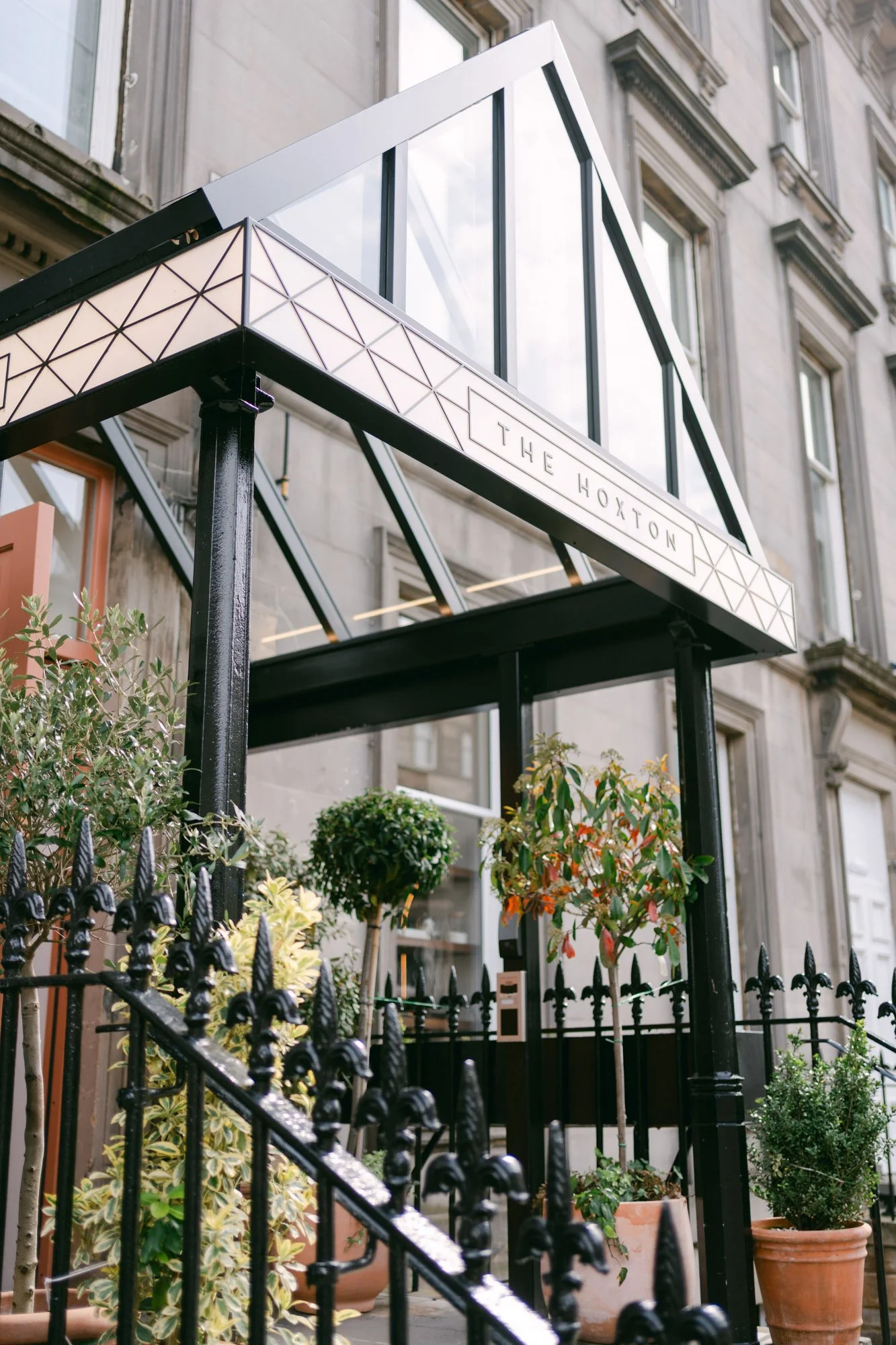 CroKowLove_SarahandPaul_Hoxton-1.jpg