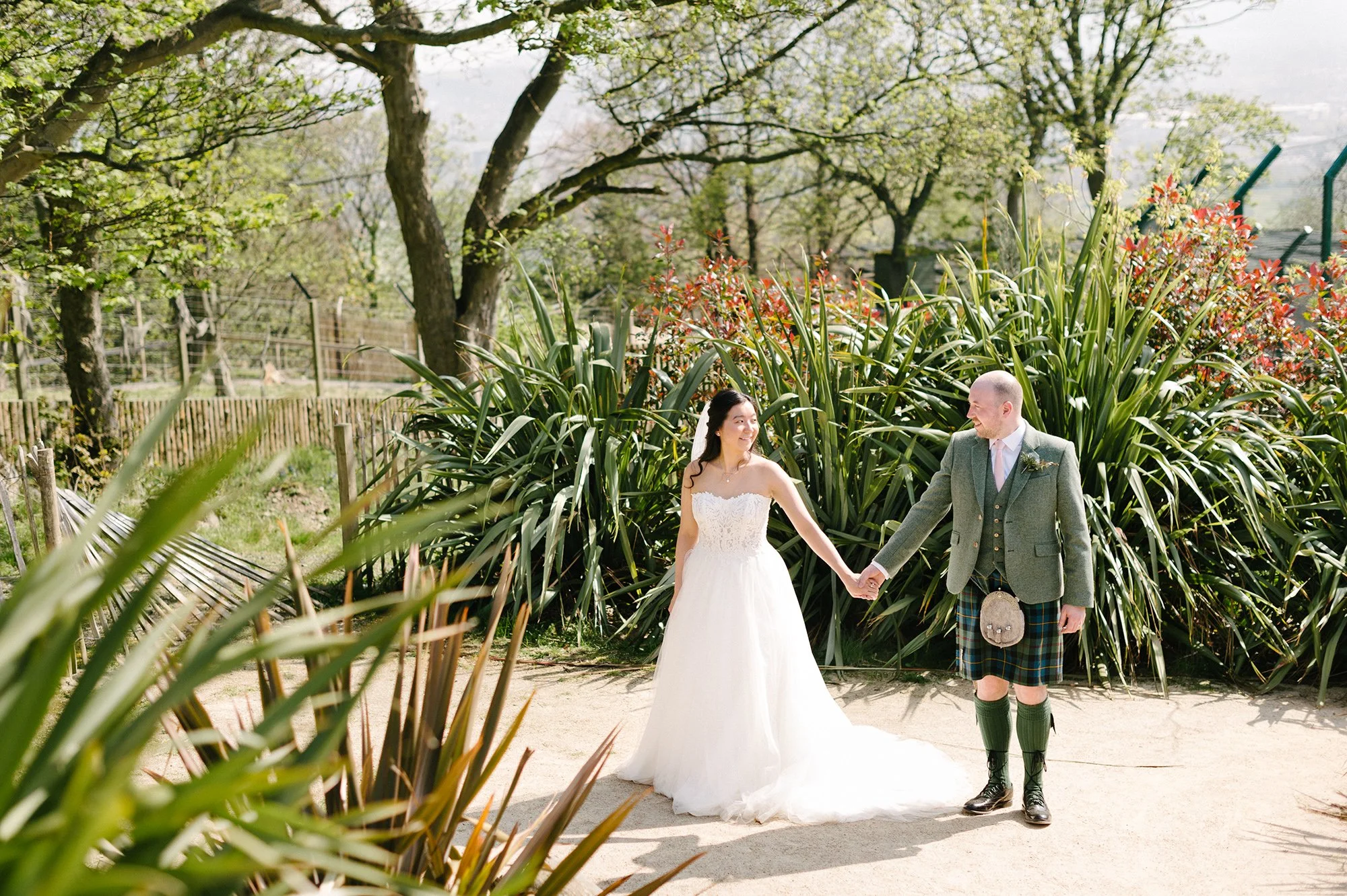 Cro&Kow_EdinburghZooWedding_RebeccaTheo-7.jpg