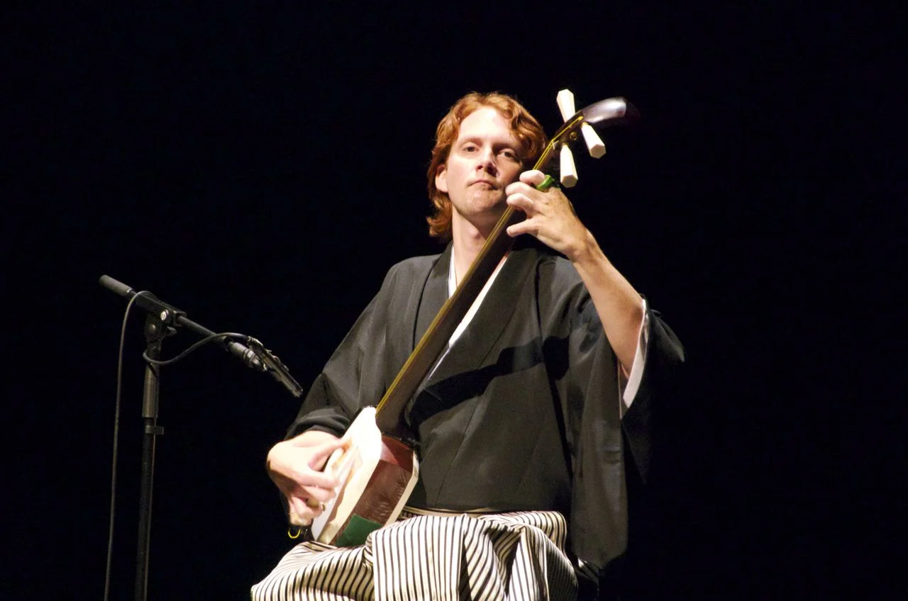MIKE PENNY Mike Penny has received numerous awards for his innovative compositions and performances using the Tsugaru Shamisen. He received the Japan Foundation’s Uchida Fellowship, which allowed him to study this instrument with Tokyo’s highly respected Tsugaru shamisen sensei Fukushi Toyoaki. Mr. Penny has given hundreds of public performances and continues to perform regularly as a solo artist and in various groups including the Taiko Center of Los Angeles. He has become well known through his many viral video performances on YouTube, and has gained a following for his unprecedented style of shamisen playing which combines traditional and extended techniques in a variety of musical contexts including jazz, Balkan folk, Western classical, and popular music in a fusion of both east and west, past and future. In addition to performing and teaching shamisen, he works for the Japan Foundation, Los Angeles.