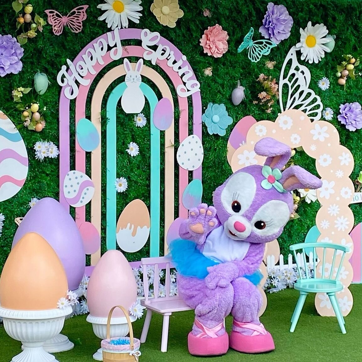 Bella the Bunny will be hopping by Bella Terra to take photos with families!

📍 On the Green in front of the Century Theaters
📸 This year photos are complimentary, and it&rsquo;s first come, first serve. No appointment needed. Share photos instantl