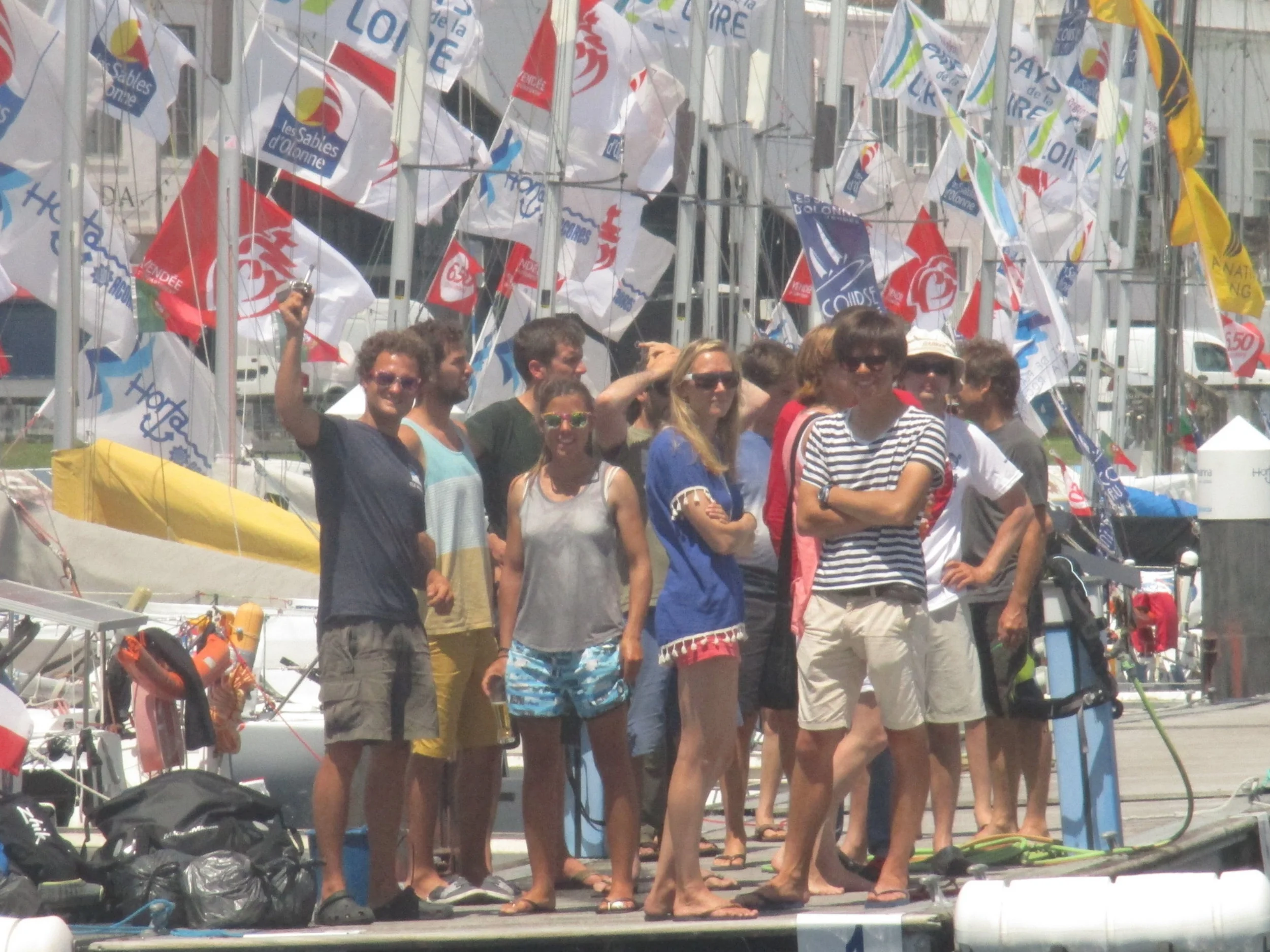 Les autres skipper "ministes" m'attendent sur les pontons du port de Horta.
