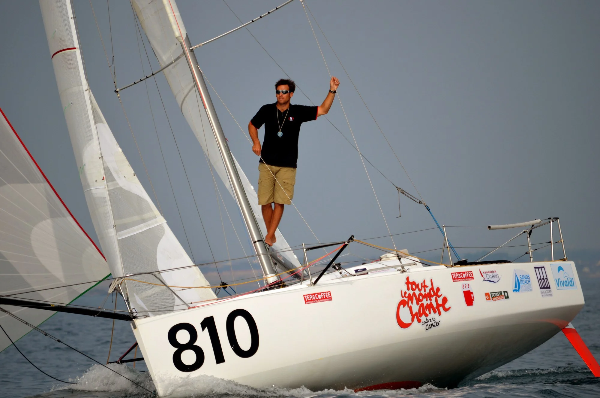 Aymeric Belloir à bord de son Nacira 6.50
