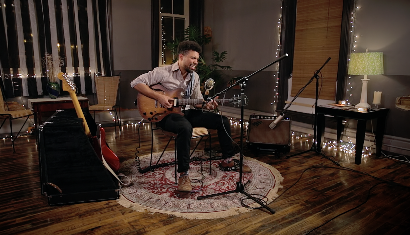 Devon Gilfillian performing Travelin' Blues live at the Artist Pad in Glasgow, KY.
