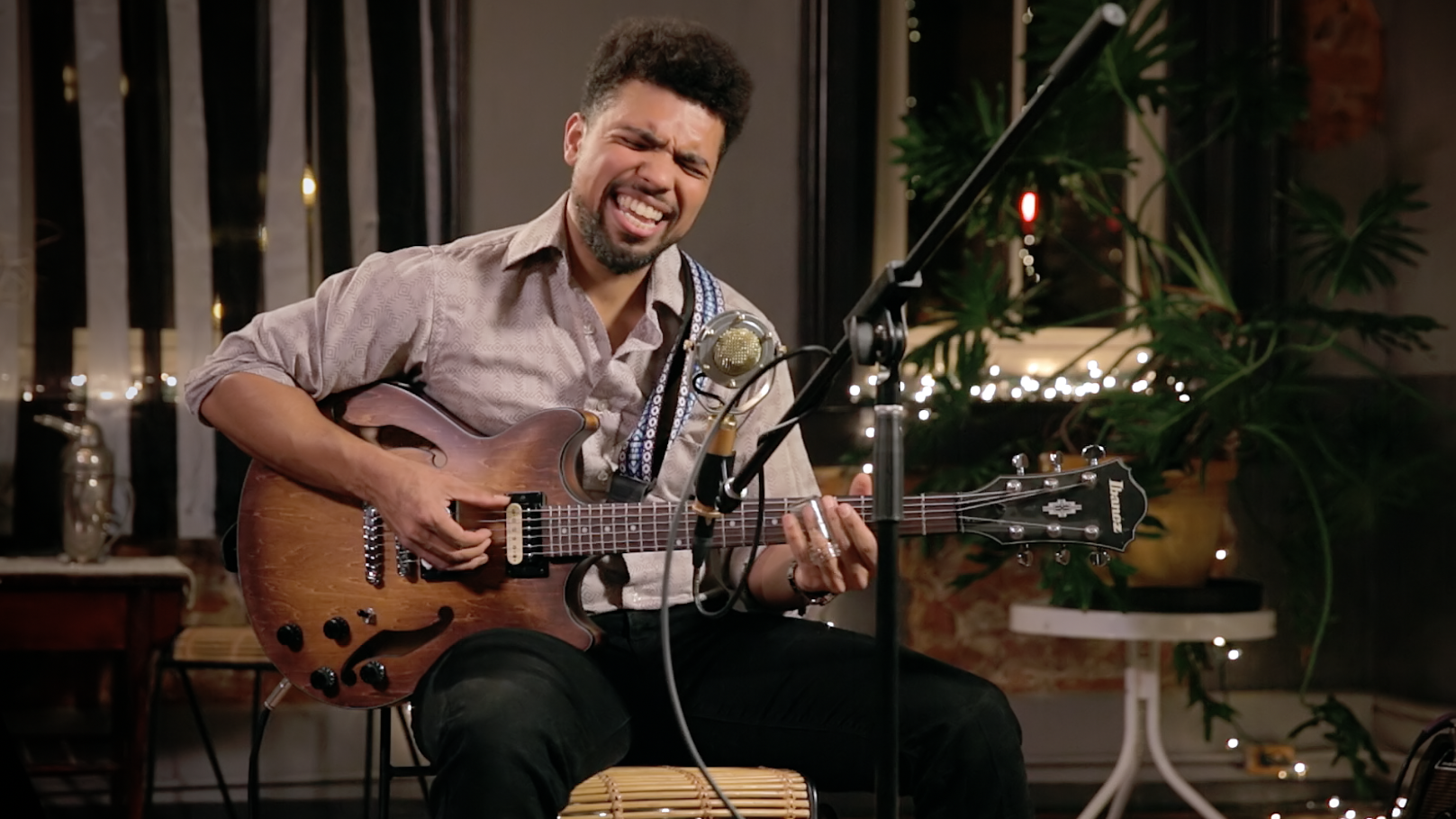WATCH: Devon Gilfillian - Travelin' Blues (live)