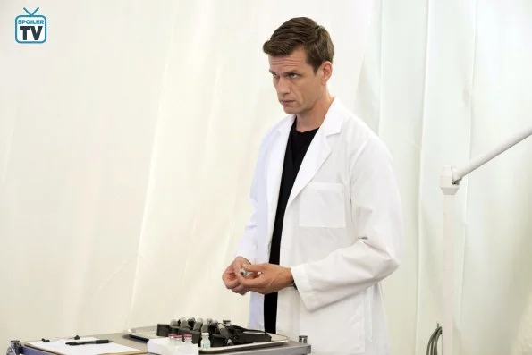 NUP_184098_0173_595_Spoiler-TV-Transparent.jpg