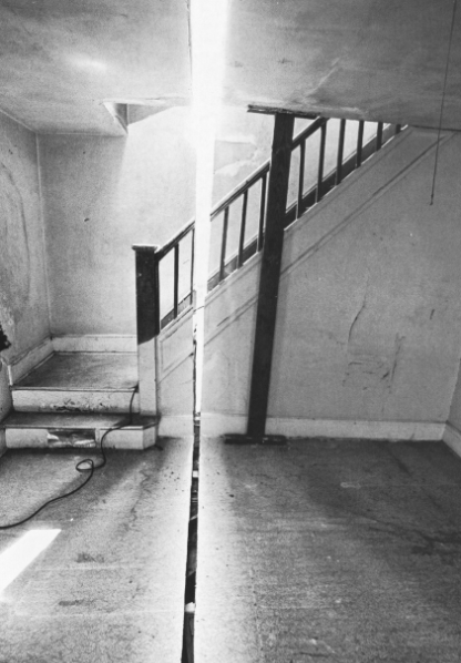 Gordon Matta-Clark, Splitting (interior), 1974. Englewood, New Jersey.