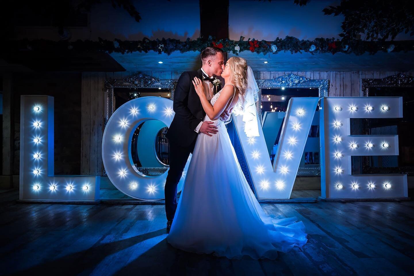 What a fantastic winter wedding at the @southcauseyinn_weddings 

&bull;⁣
&bull;⁣
&bull;⁣
&bull;⁣
@elliotnicholphoto #weddingphotographeruk  #junebugweddings #theknot #newcastleupontyneweddings #weddingphotographernortheast #newcastleweddings #newcas