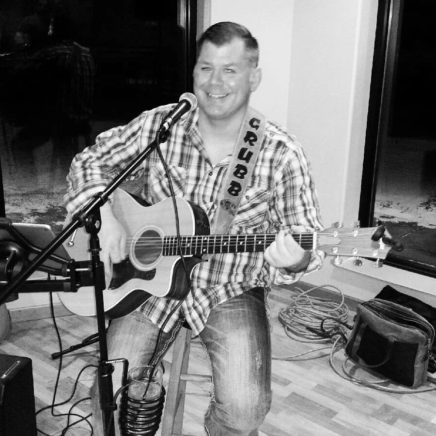 Live Music: Tom Grubb