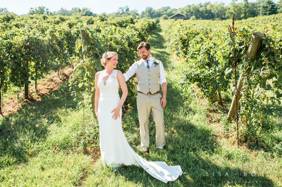 j&c_bluemont_vineyard_wedding_lisa_boggs_photography_05.jpg