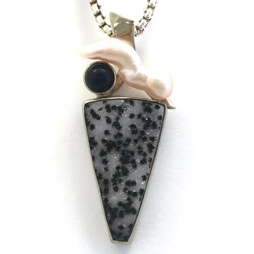 14kw Quartz Drusy, Onyx &amp; Pearl Pendant