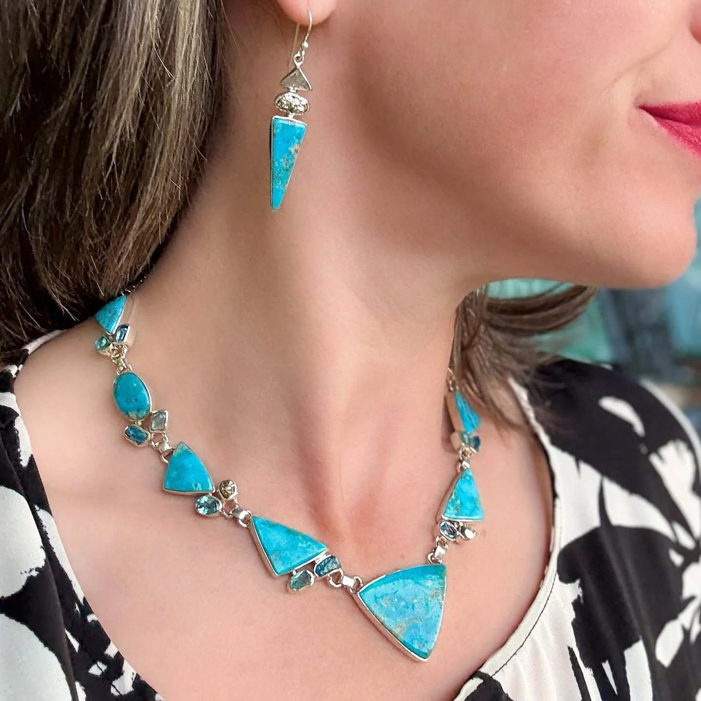 This modern, swanky, bright Kingman turquoise set definitely speaks to the soul! Set in sterling silver with accents like blue topaz, apatite, pyrite and meteorite slices (in those gorgeous earrings!) I feel downright spectacular. #turquoise #kingman