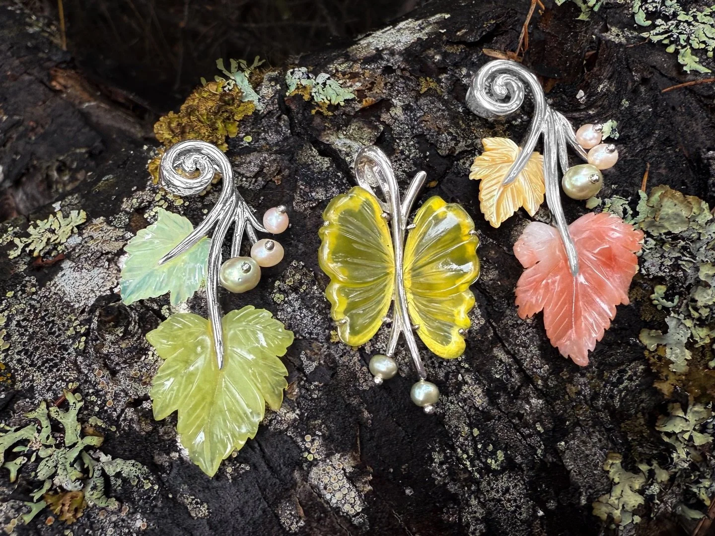 Beautifully hand-carved natural stones set in silver with pearl accents. If immersing yourself in nature is your happy place, like many of us in central Oregon, these little works of art are for you 🦋. See the full collection in the gallery, or call