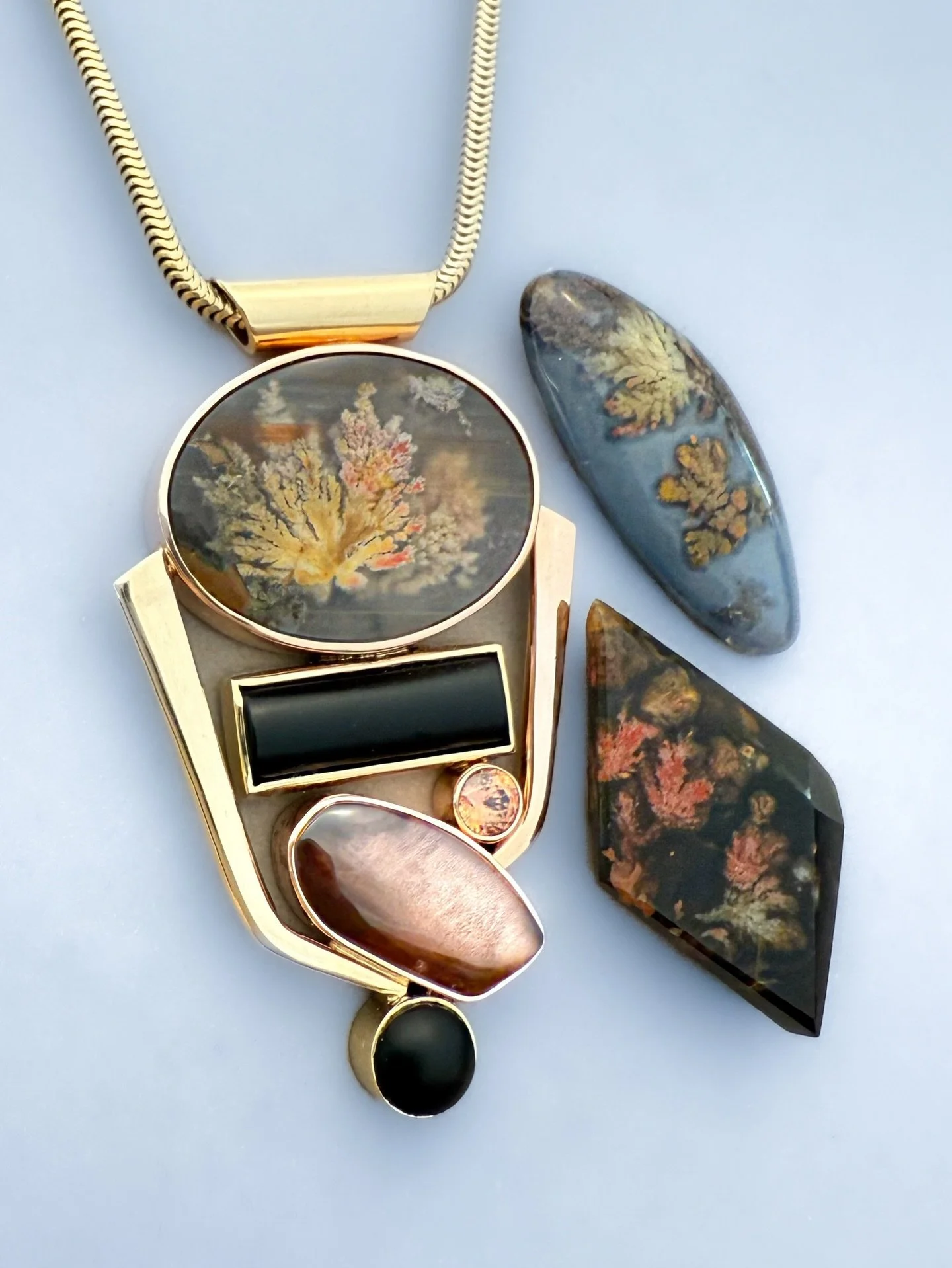 Oregon is such a geologically interesting state, and the variety of agates (and jaspers!) found here are the beautiful result of that. This piece highlights the unique Priday plume agate, along with our state gemstone, the Oregon Sunstone. Designed b