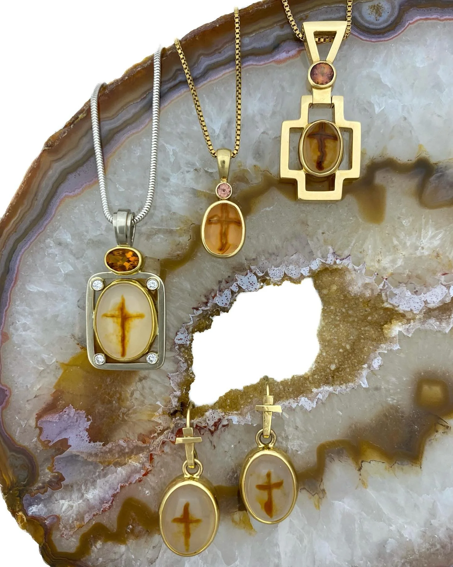 Have you heard of the rare natural cross agate? Jan Daggett features a collection in gold jewelry, setting these phenomenal stones into pendants, earrings and rings.

The natural cross agate are amazing natural wonders that come from a remote region 