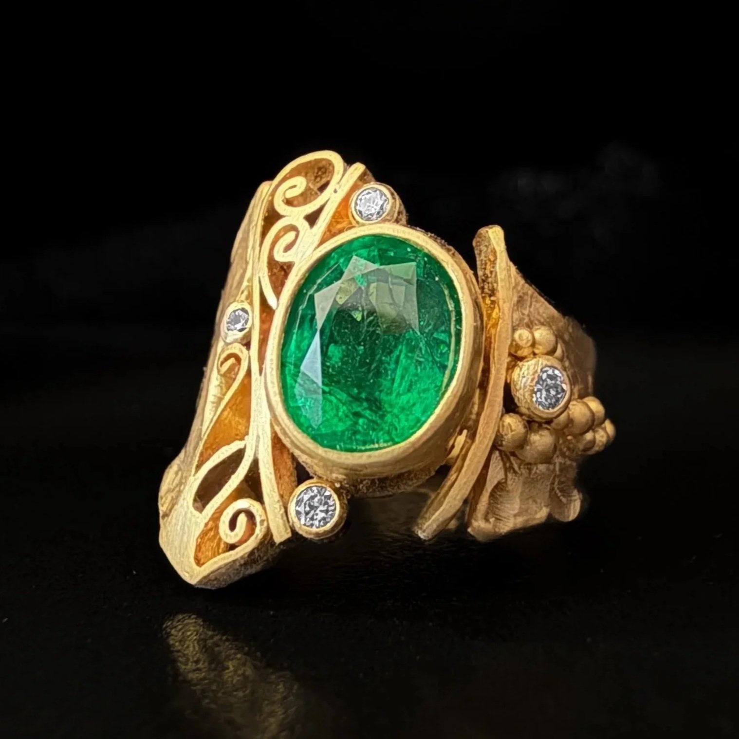 18kt Emerald & Diamond Ring