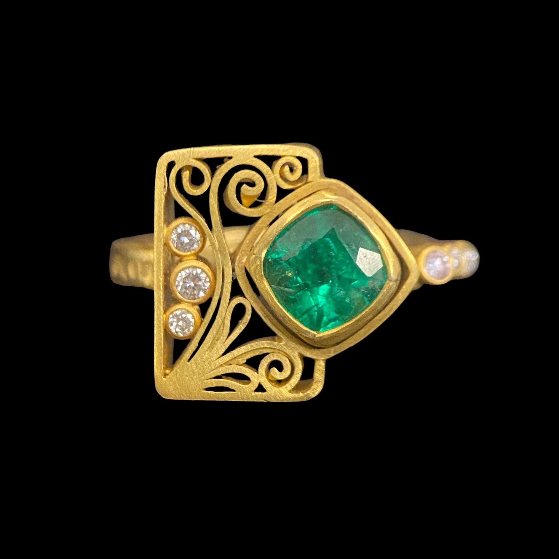 Rosario Garcia 18k Emerald & Diamond Filigree Textured Ring