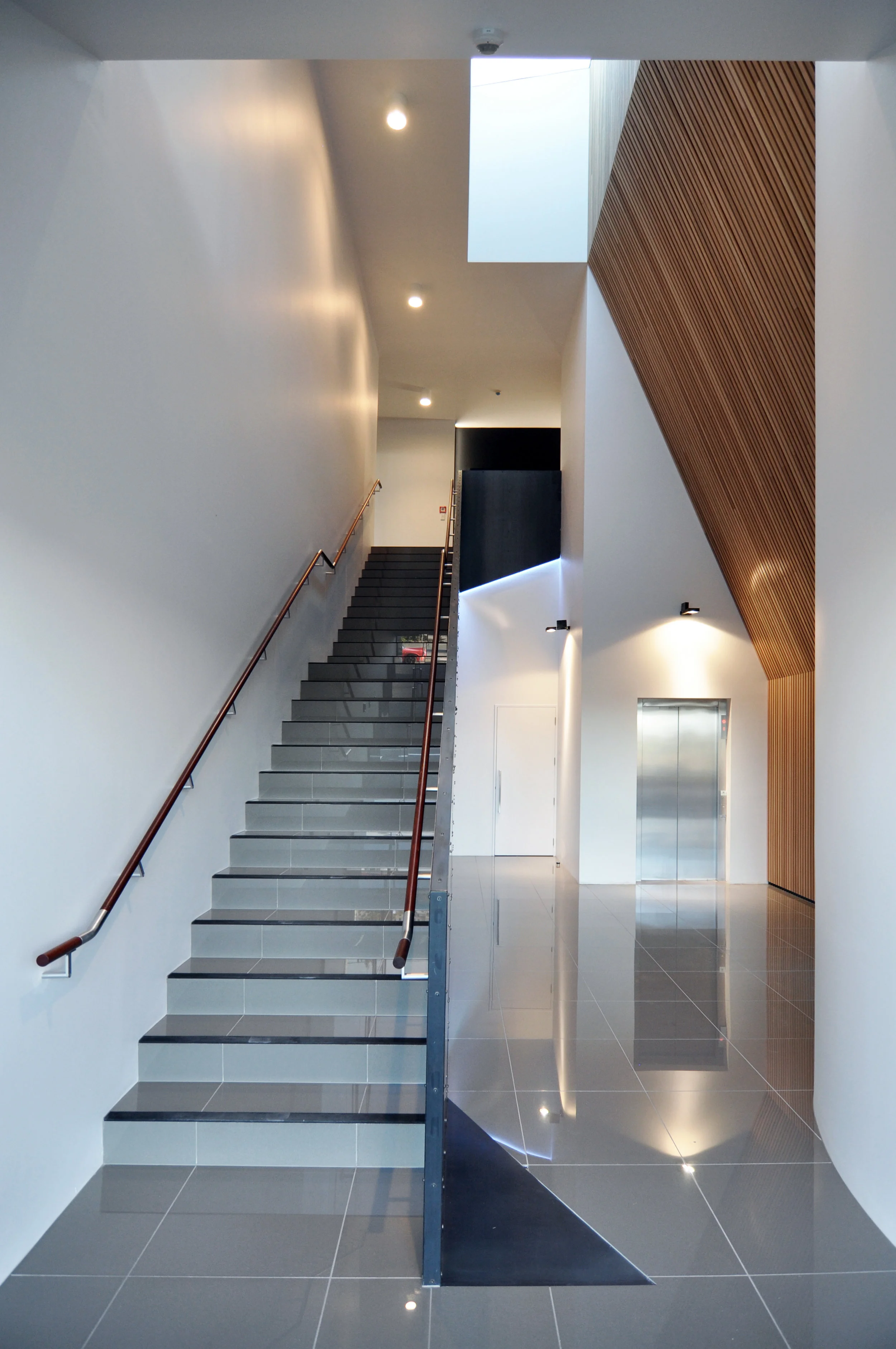 136 Moorhouse Ave_Foyer Ground_6of6.jpg
