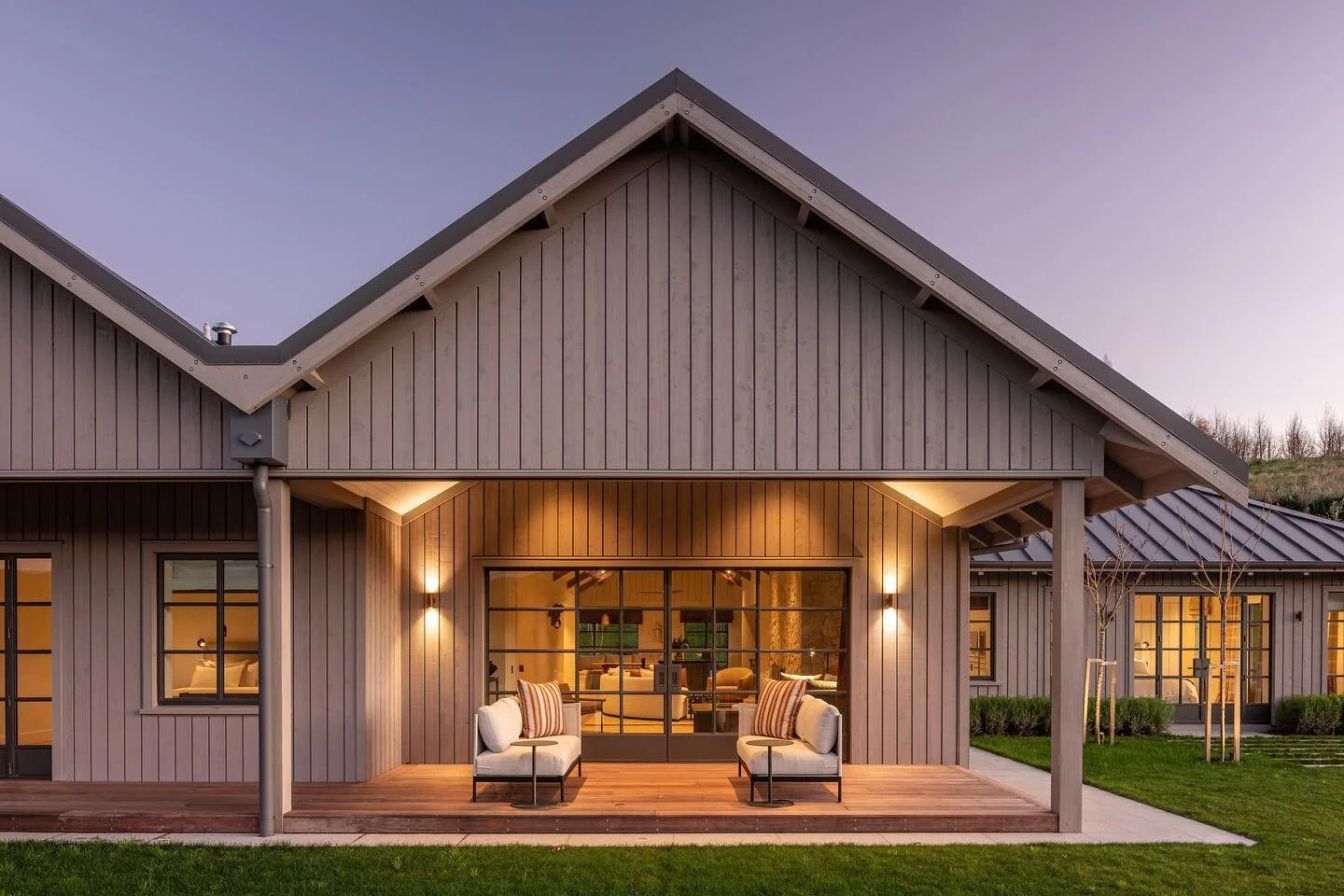 Euchre Lodge. The latest luxury retreat from Black Barn. To see more, visit the link in bio 👆🏻