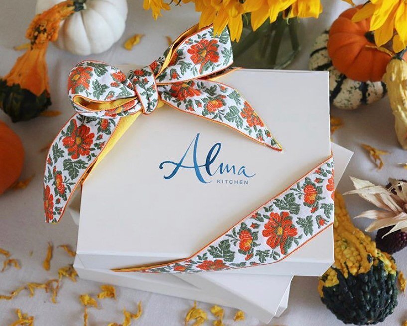 Autumn packaging @almakitchenco! Love the simplicity of the logo we worked on together. Because of its simplicity, it is easy to pair with festive accent details such as this fall themed ribbon from @sarahamandabray . 🐿🍁🍂 
.
.
.
.
.
#seasons #logo