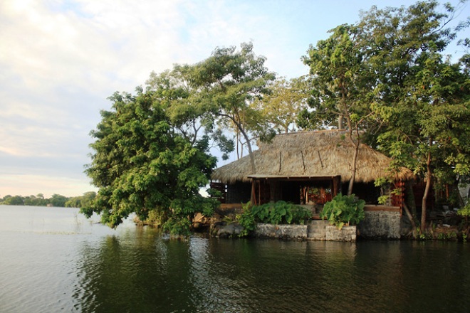 Jicaro Island Ecolodge overview.jpg