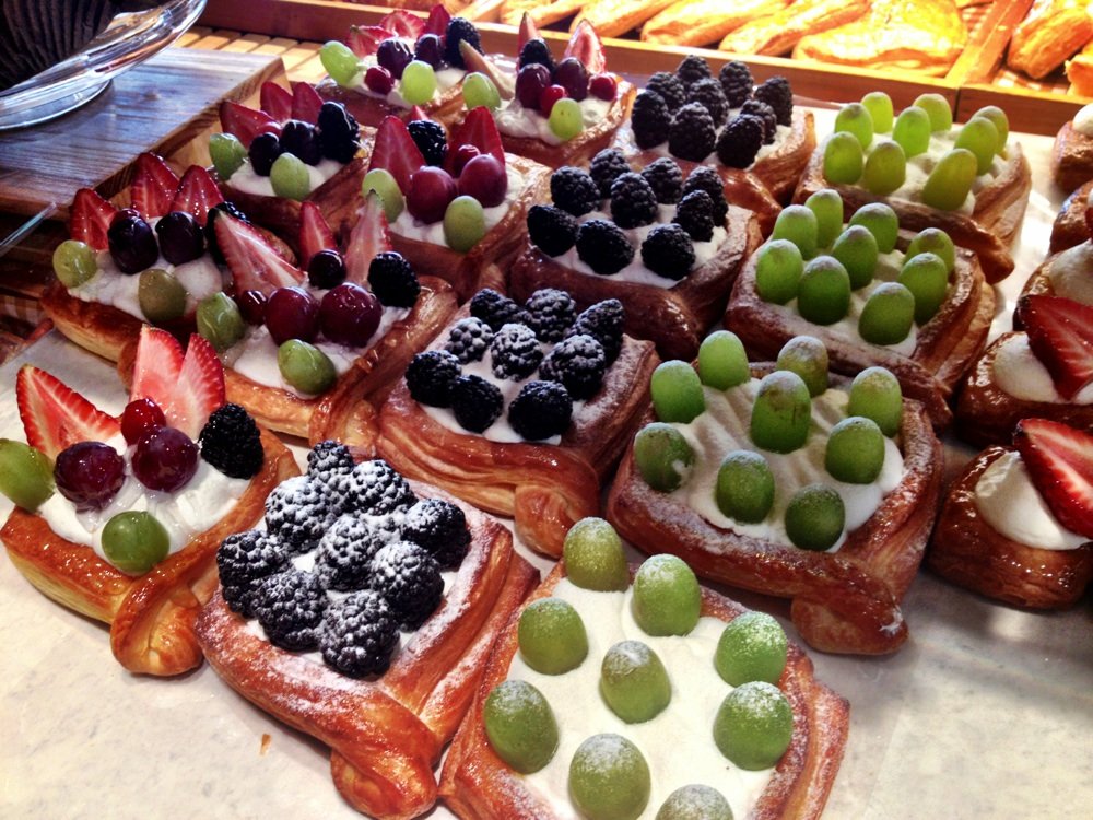 Tour Les Jours pastry options