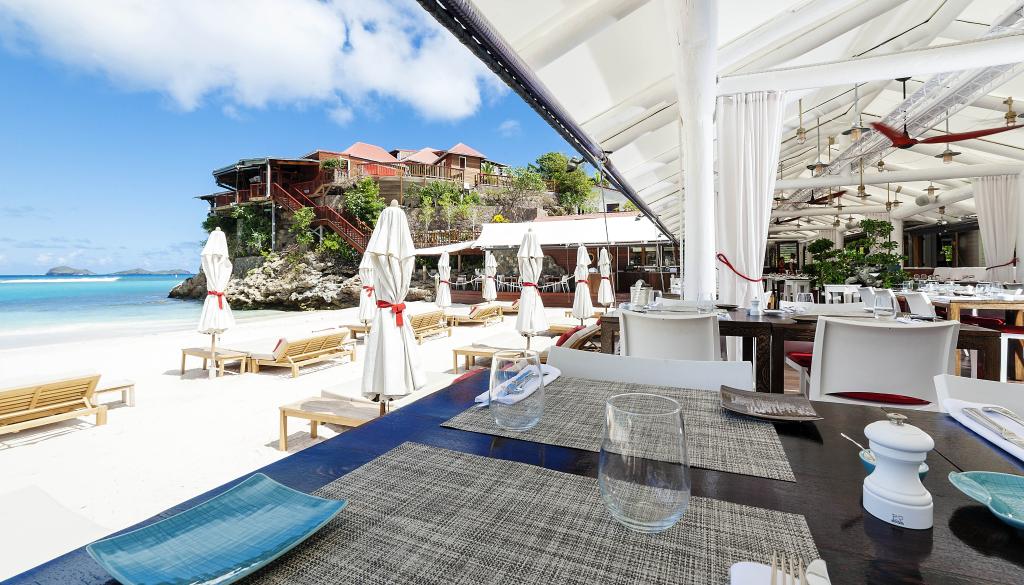 Beachfront Dining. Image via Eden Rock