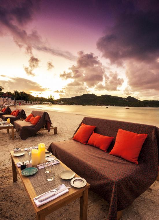 Sunset cocktails. Image via Eden Rock