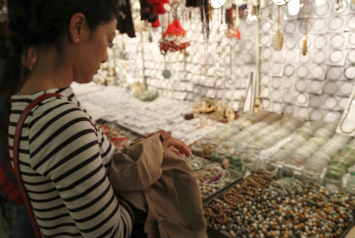 Shopping the Jade Market 