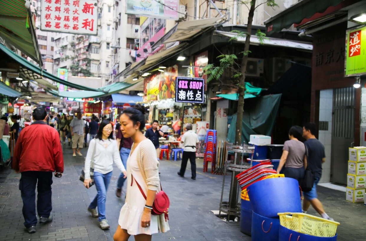 Temple Street Night Market Browsing, Kowloon