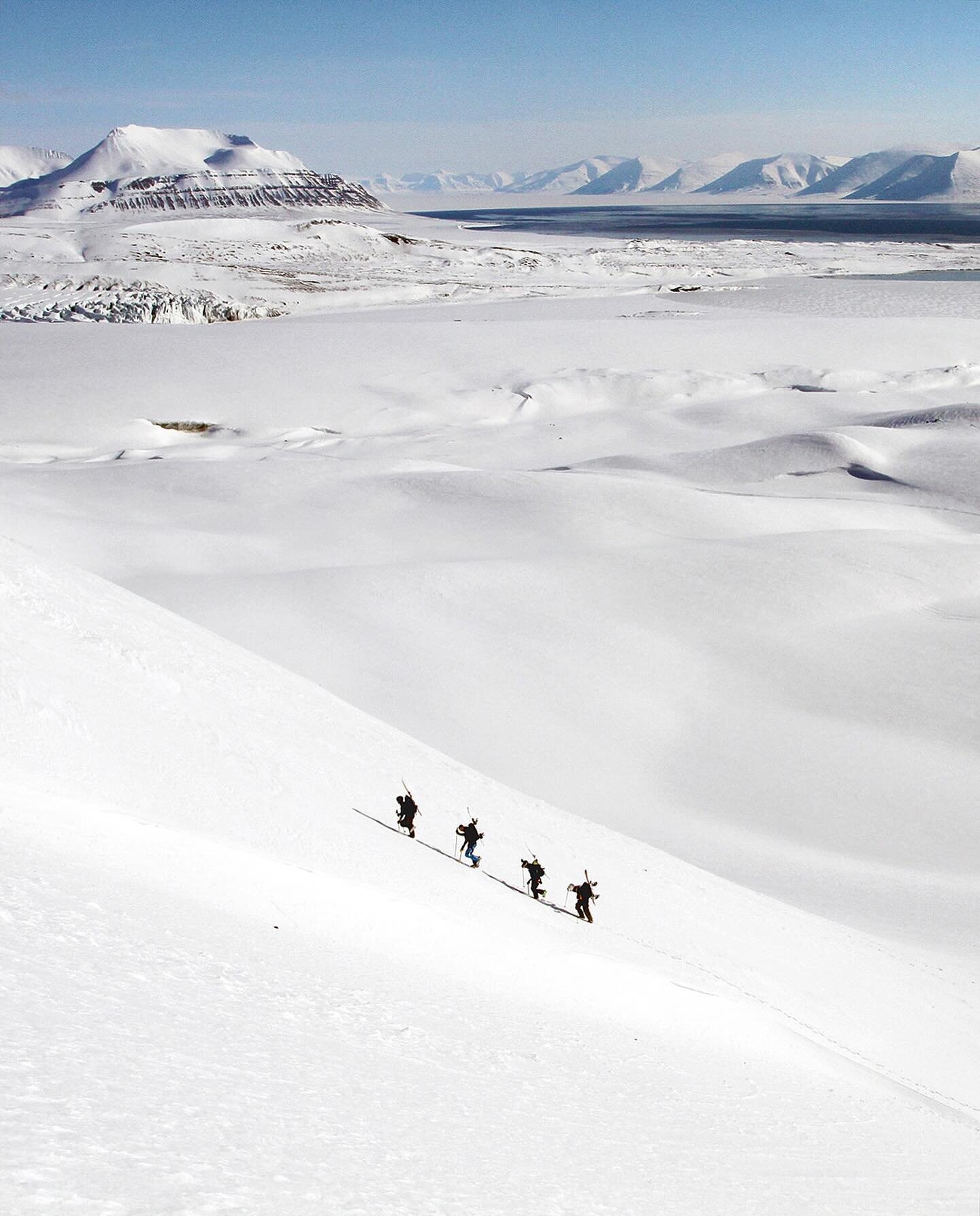 ORGANIC COTTON PULLOVER HOODIE — 40 Tribes Backcountry Skiing &  Splitboarding