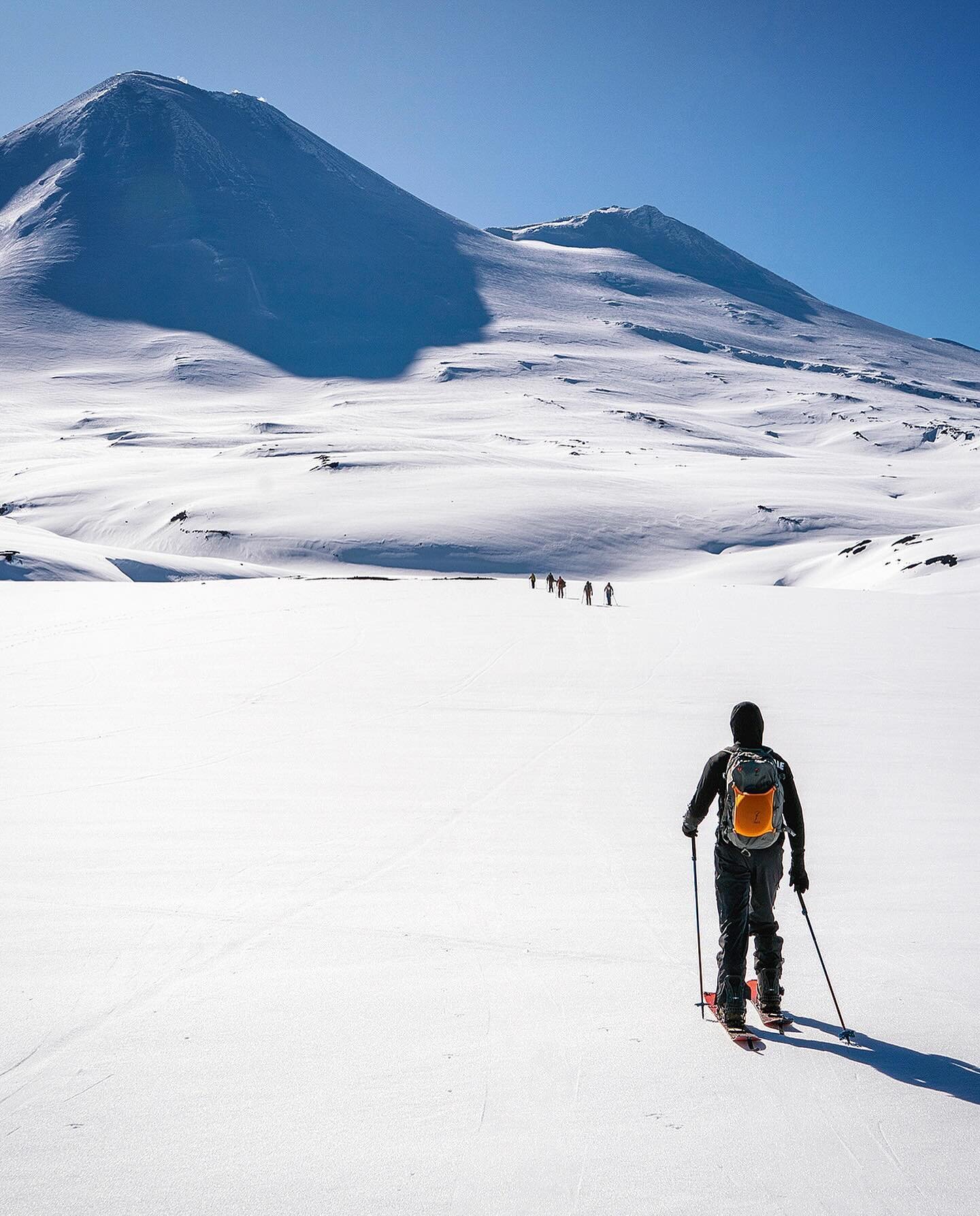 Chile details are now LIVE!! And spots are going FAST (not kidding)💨 

We are again offering two distinct itineraries in late September-early October. Springtime in the Andes. Masterminded and guided by @ericlaytonguide x @manuob.

ITINERARY ONE 🌋
