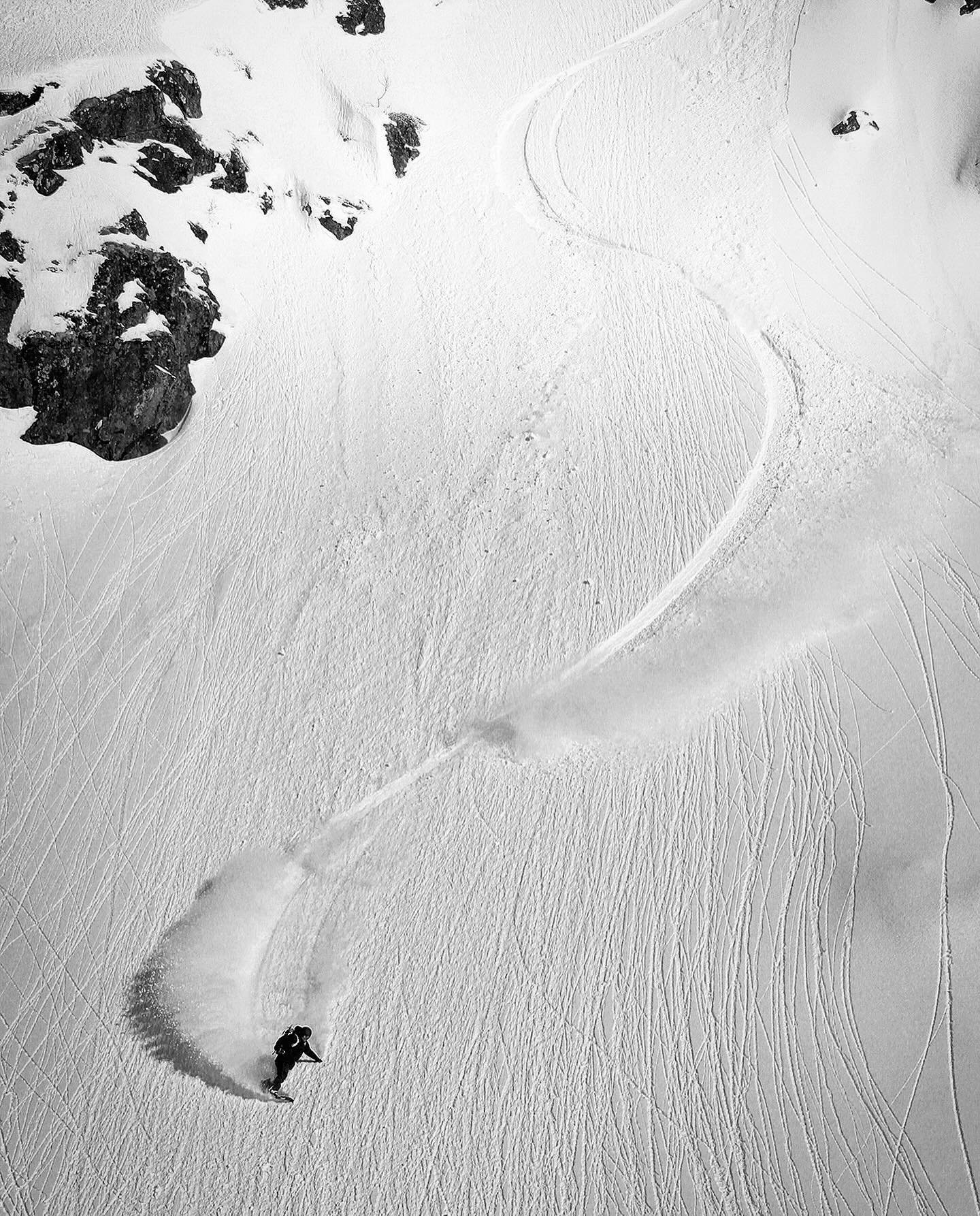 Couple of snowboard turns a couple minutes apart.

#40tribes #amysterytogodowninhistory #lofoten #norway