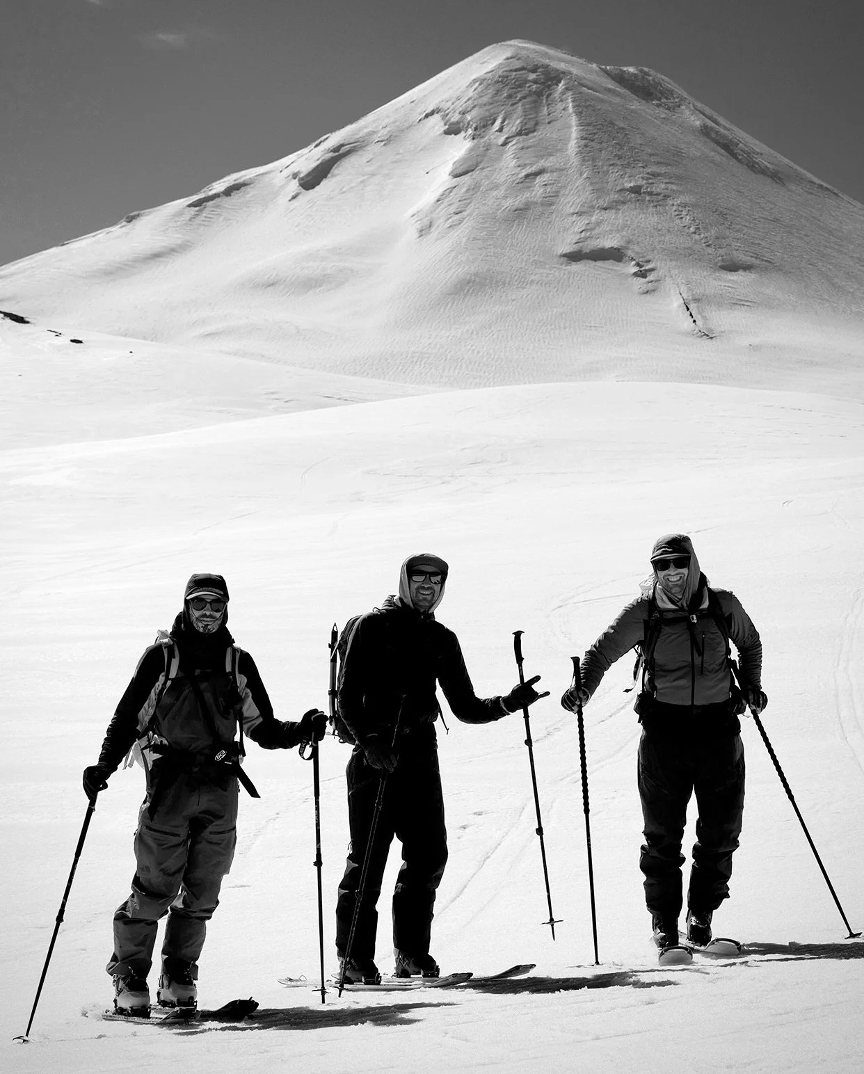 Our 2025/26 season opener commences in one week from today. Volcano shredding in Chile 🇨🇱🤘We&rsquo;ve got a crew of 6&mdash;from the US, UK and Switzerland&mdash;joining a legendary guide team @manuob @alex_taran and photog @nicamp_.

STOKED!!!

#