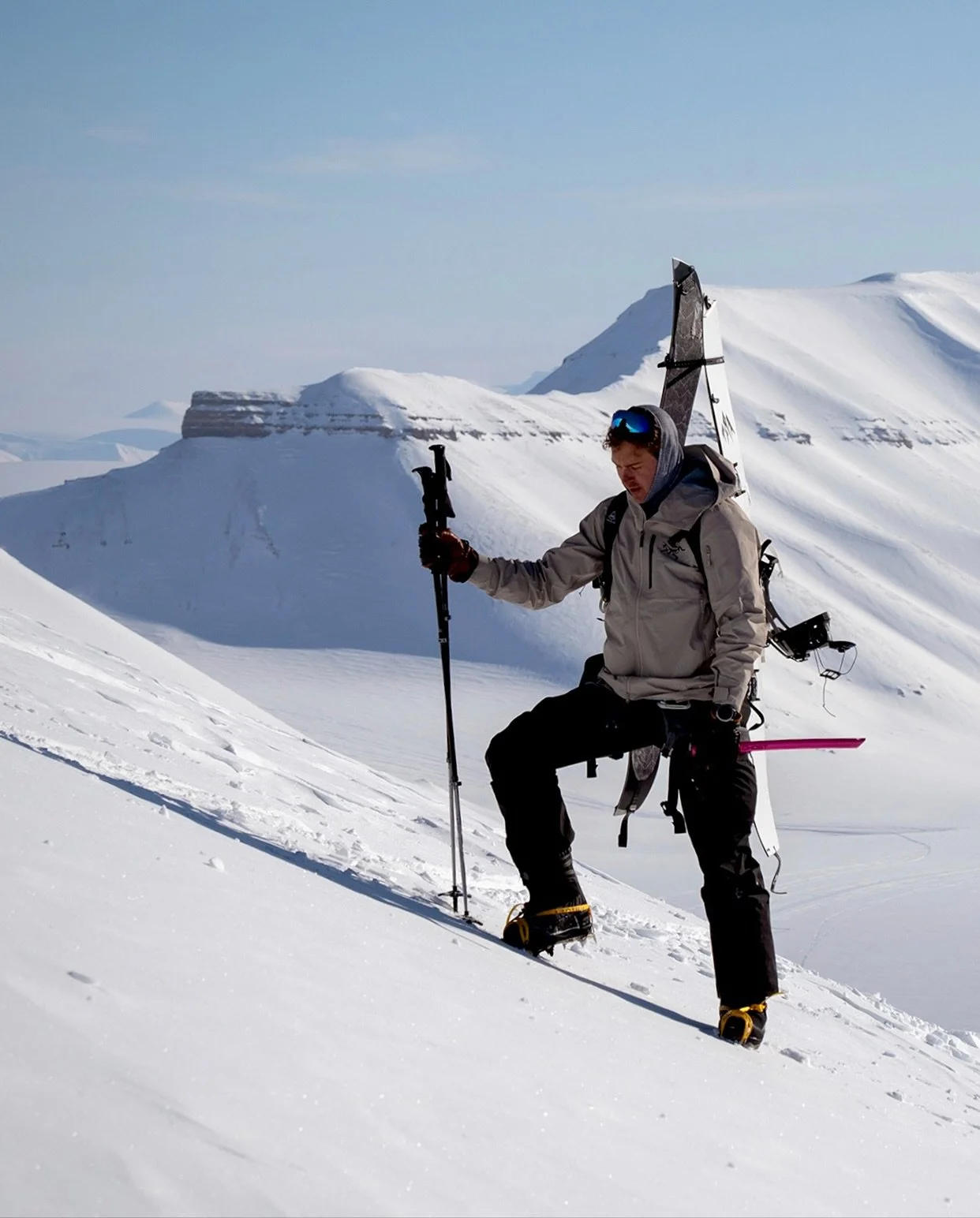 The terrain that surrounds our first session basecamp location on Svalbard is&hellip;droolworthy 🤤 Giant planar faces with clean runouts onto the glaciers. Type 1 fun. There&rsquo;s technical terrain too, but we&rsquo;re mostly saving that for the s