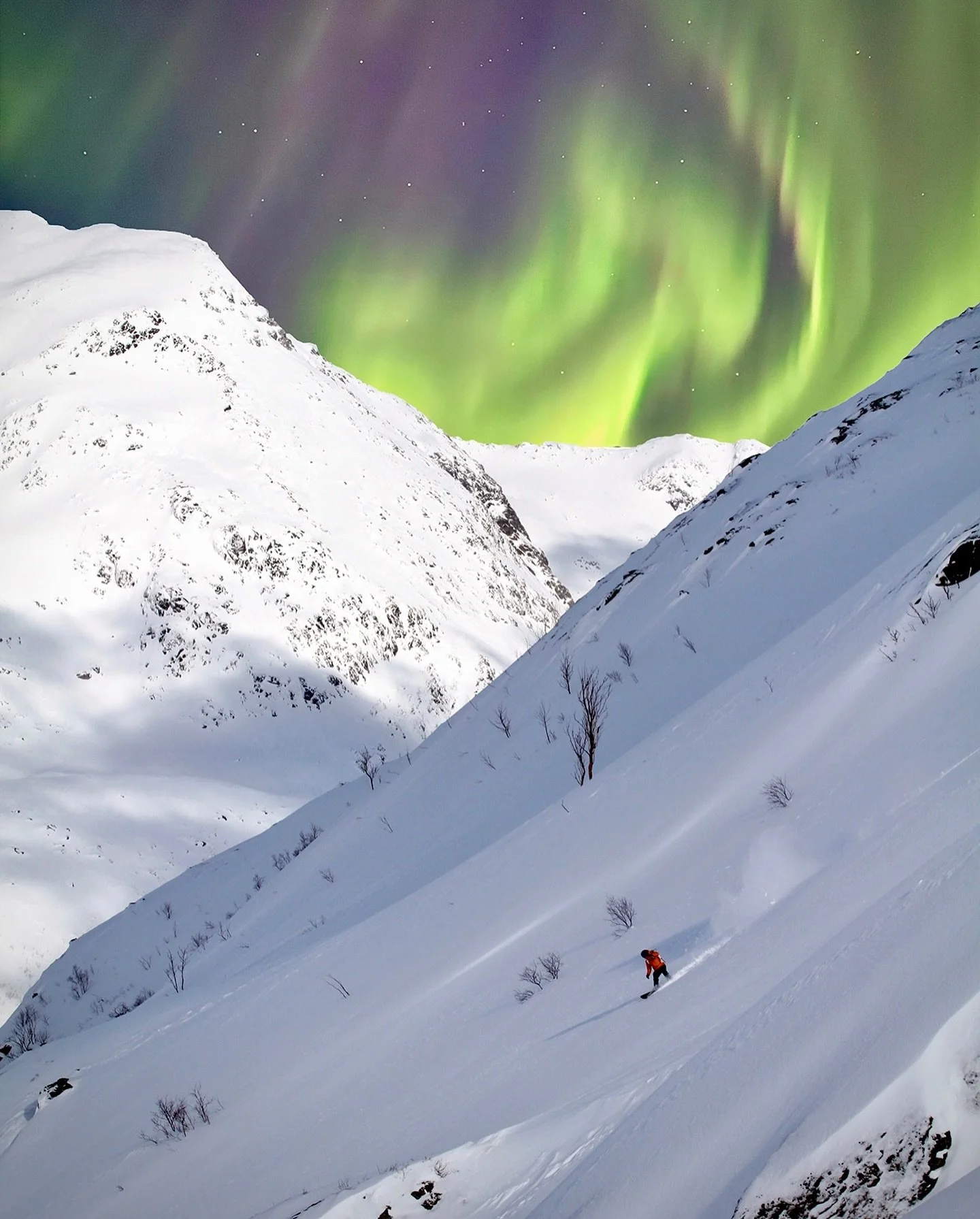 A spot on our Lofoten trip has opened back up! Snatch it before it&rsquo;s gone!!!

(Not AI but 100% photoshopped 😁)

Details 👉 Profile &gt; Linktree &gt; L O F O T E N

#40tribes #springmissions #lofoten #lofotenislands #norway @davidpujol_mountai