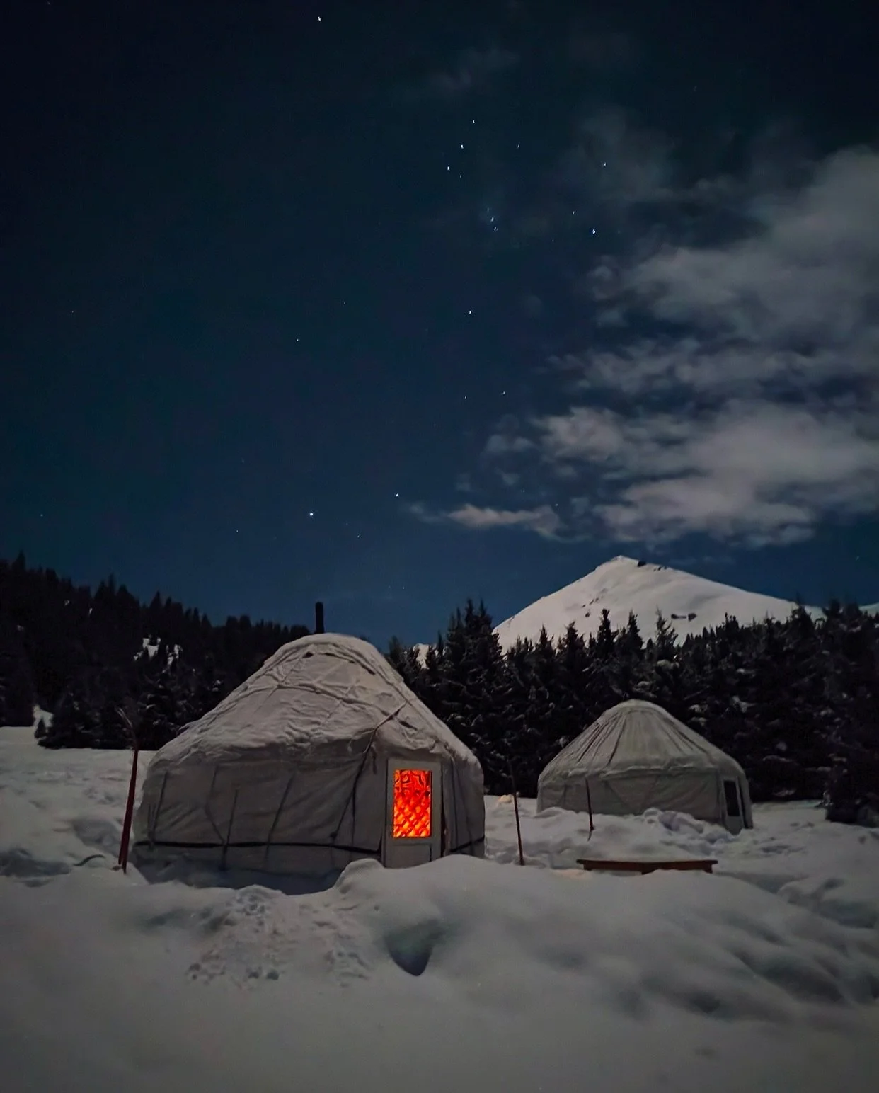 Couple of snaps by our guide team from our opening week in Kyrgyzstan. Bluebird to start, storm today, bluebird again to close it out🤘@rye_reichert_ @kyrgyzstankas 

#40tribes #kyrpowdertothepeople #lightlydumping #season16 #episode1