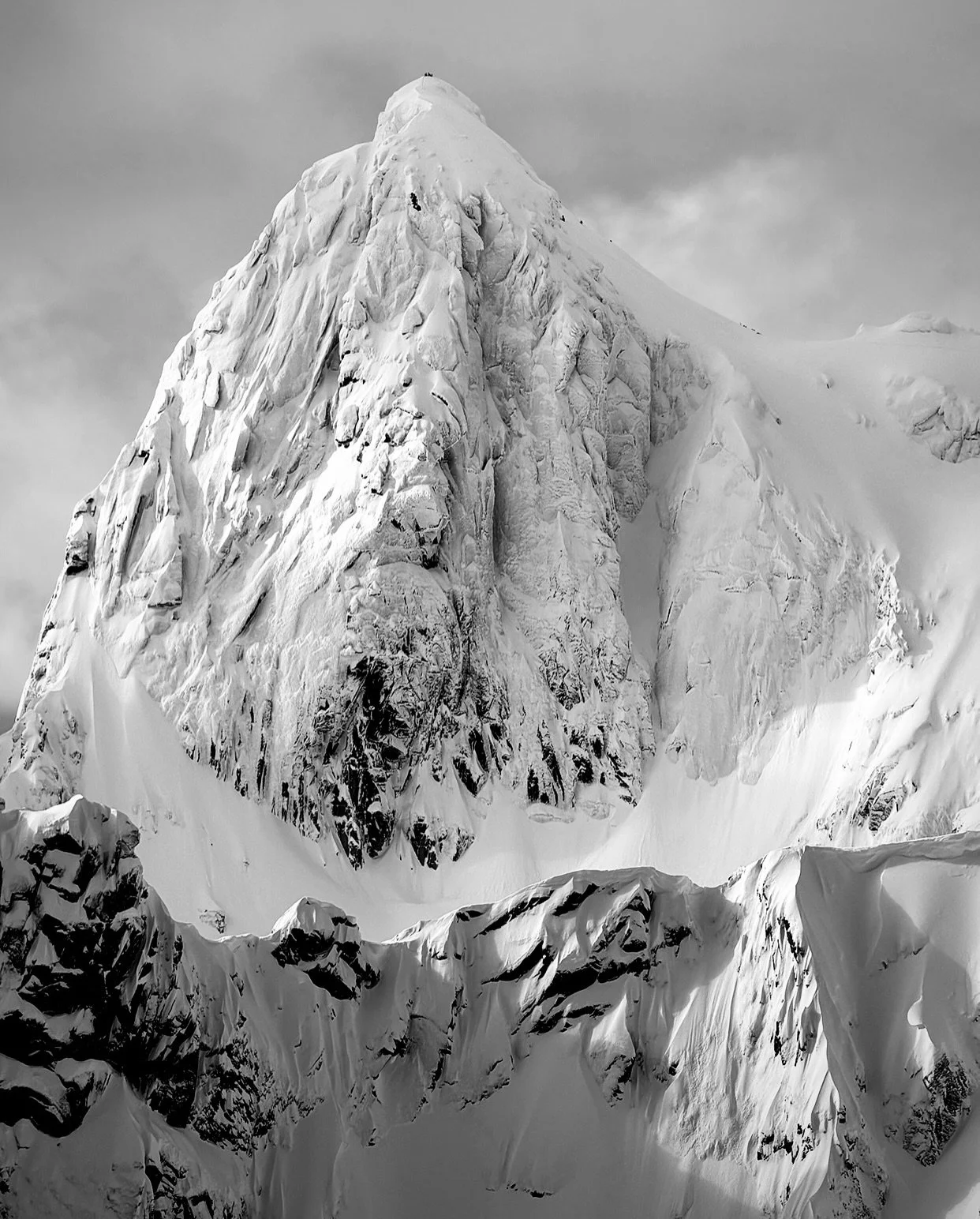 Our crew had to work for it this year 🤪 But despite all of the walking, stream hopping, bushwhacking, and grass skiing they had to endure down low, up high it was the classic magic of Lofoten.

Not one that will soon be forgotten.

2/6 spots claimed