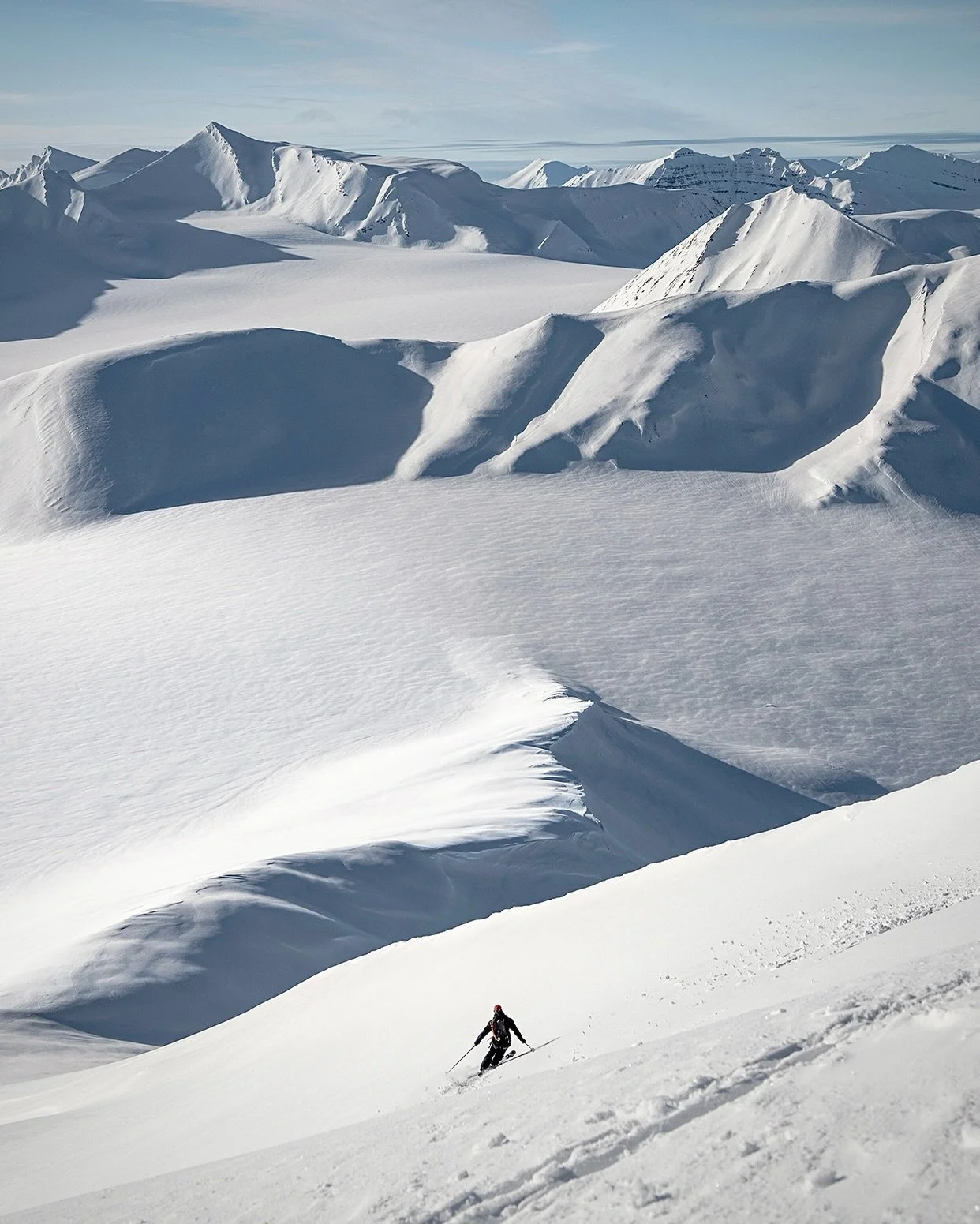 ANOTHER. WORLD.

@davidpujol_mountainguide 
📸 @jonas.haass 

#40tribes x #backyardsvalbard #arcticbasecamp #svalbard #svalgnar2026