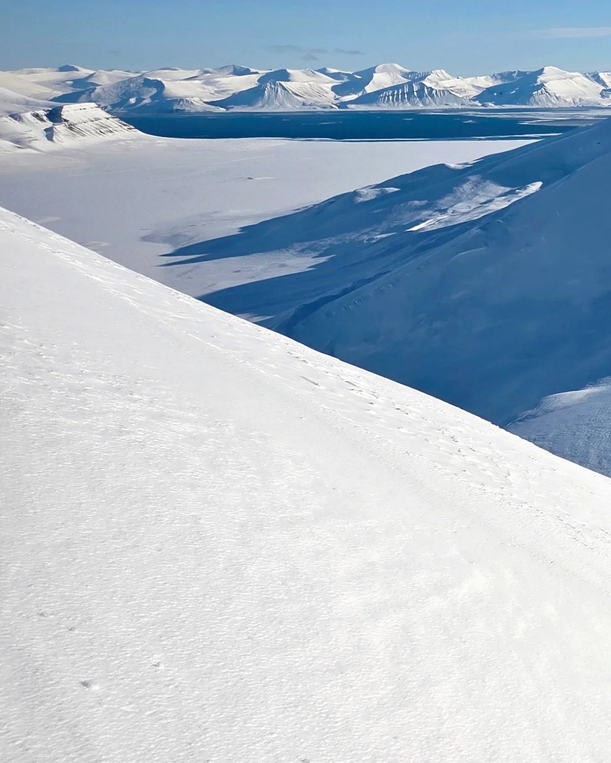 The vastness is real. And as if the skiing possibilities aren&rsquo;t already endless, Svalbard really ups the ante with 24-hour daylight 🤯

Our basecamp itinerary now FULL.

Our sea-based itinerary still has space, aboard one of the finest small po