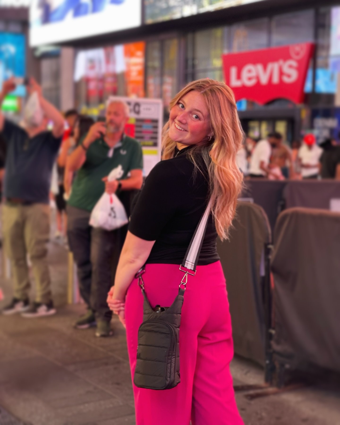 🚨 NEW LOLA ALERT! 🚨 Meet Olivia Wendland, a midwestern gal who moved to LA to pursue a career in the music industry. She brings so much spunky energy and humor to our group and is a fantastic addition to our mezzo section. We&rsquo;re thrilled to h
