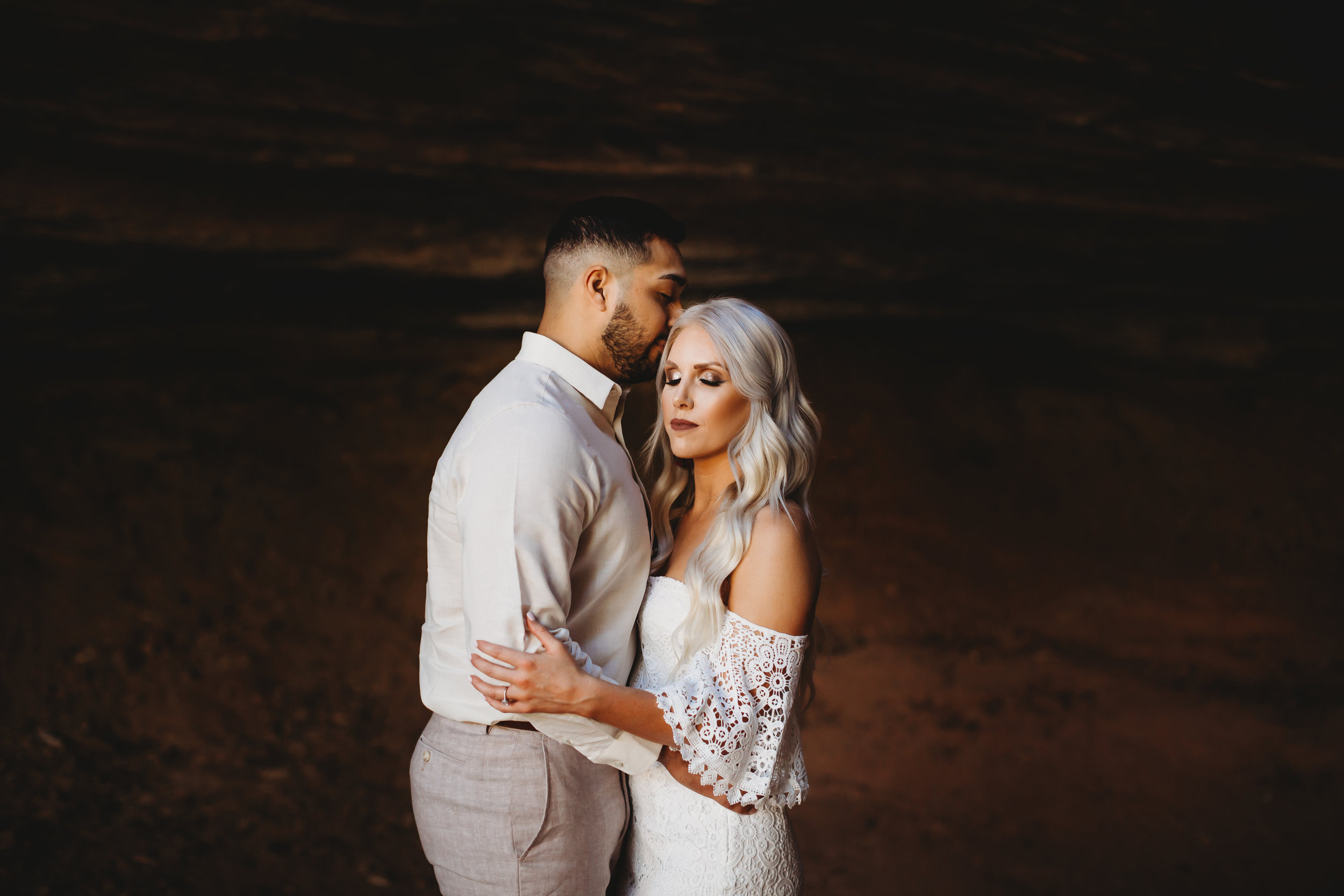 Casual neutral outfits in front of red rock with a kiss on the forehead #engagementphotos #riverfalls #engaged #personality #amarillotexas #engagementphotographer #lifestylephotos #amarillophotographer #locationchoice #texasengagementphotos #engagment #tealawardphotography #wildliferefuge
