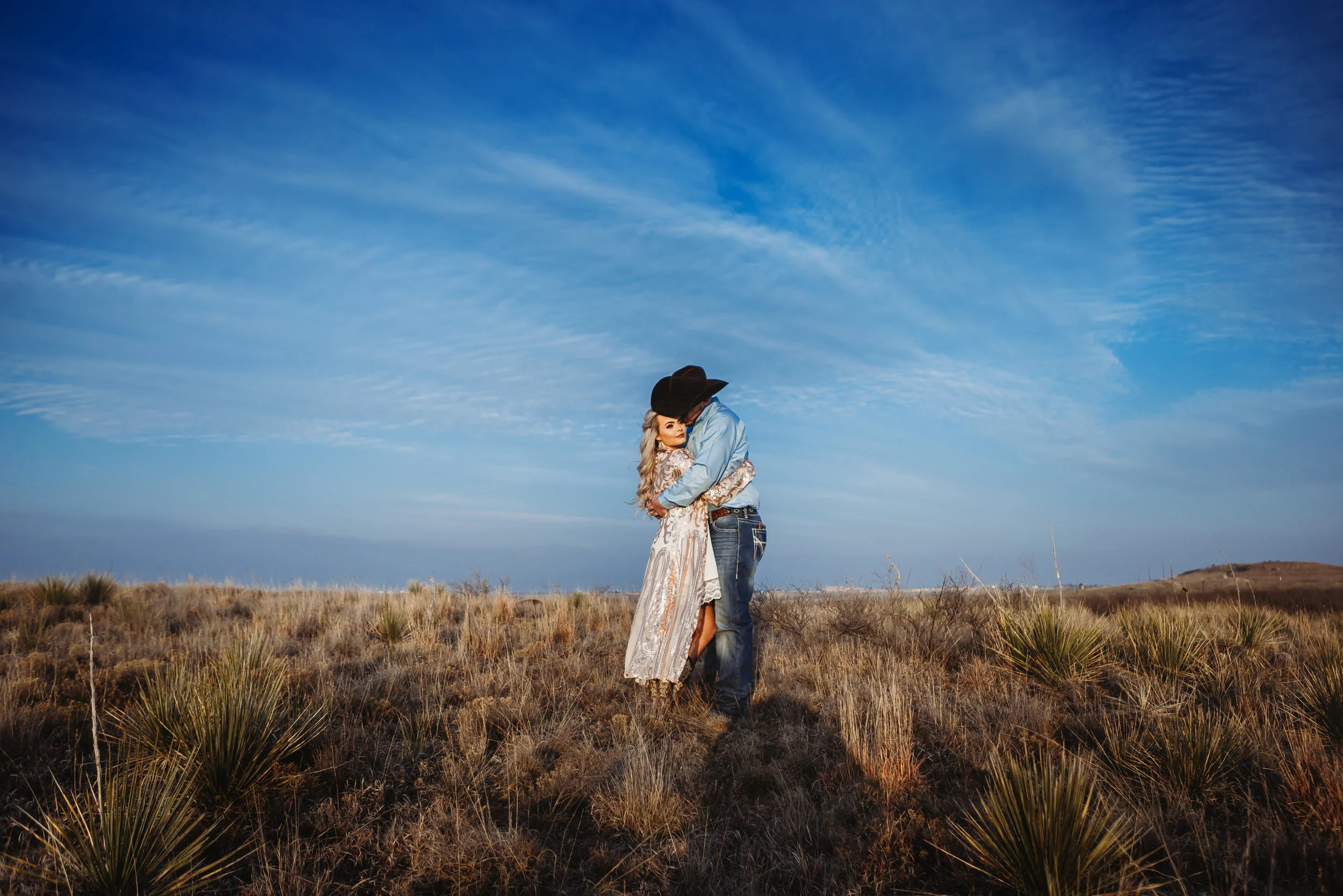Engaged couple kissing on top of a plateau like they are the only ones on the earth #engagementphotos #engaged #personality #amarillotexas #engagementphotographer #lifestylephotos #amarillophotographer #locationchoice #texasengagementphotos #engagment #tealawardphotography #westernstyle