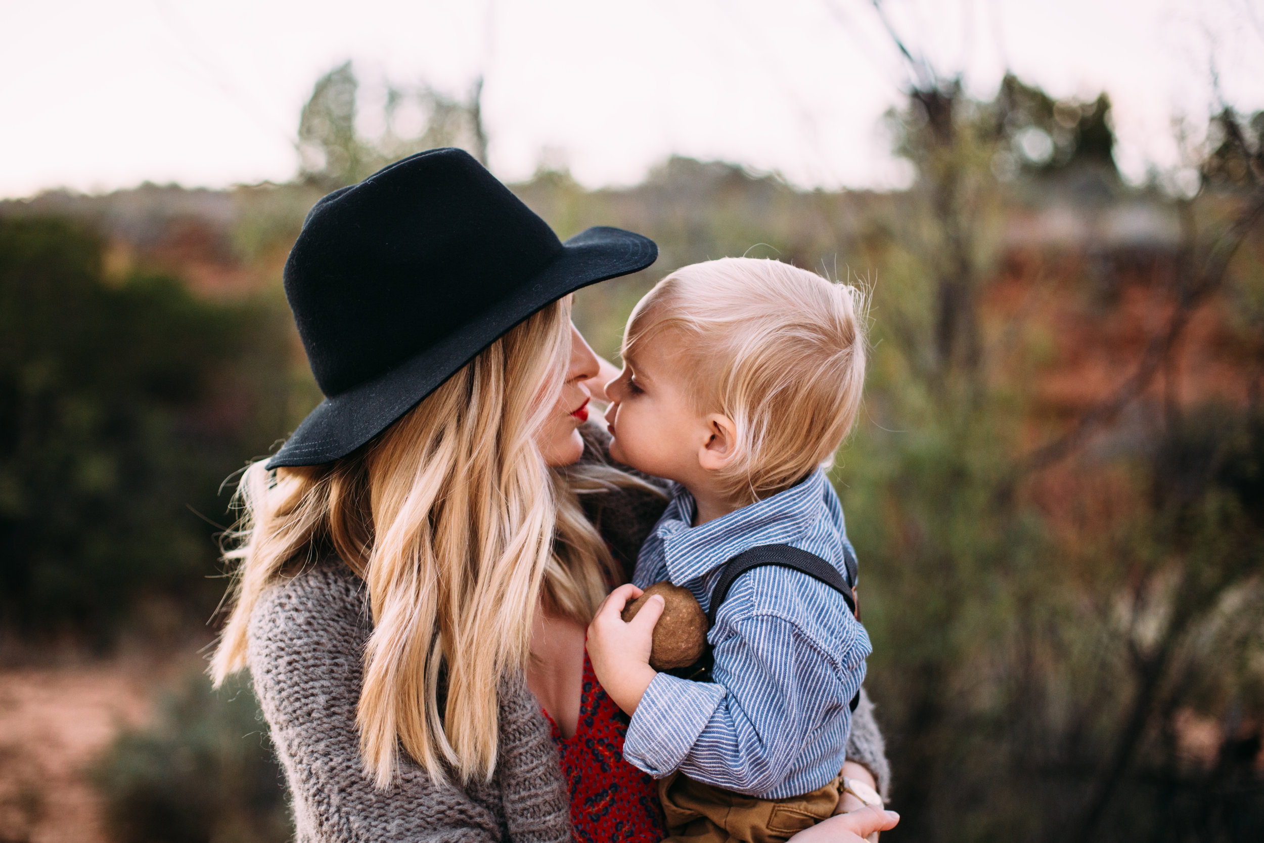 Kiss between little brother and mom under her black hat #tealawardphotography #texasfamilyphotographer #amarillophotographer #amarillofamilyphotographer #lifestylephotography #emotionalphotography #familyphotosoot #family #lovingsiblings #purejoy #familyphotos #familyphotographer #greatoutdoors